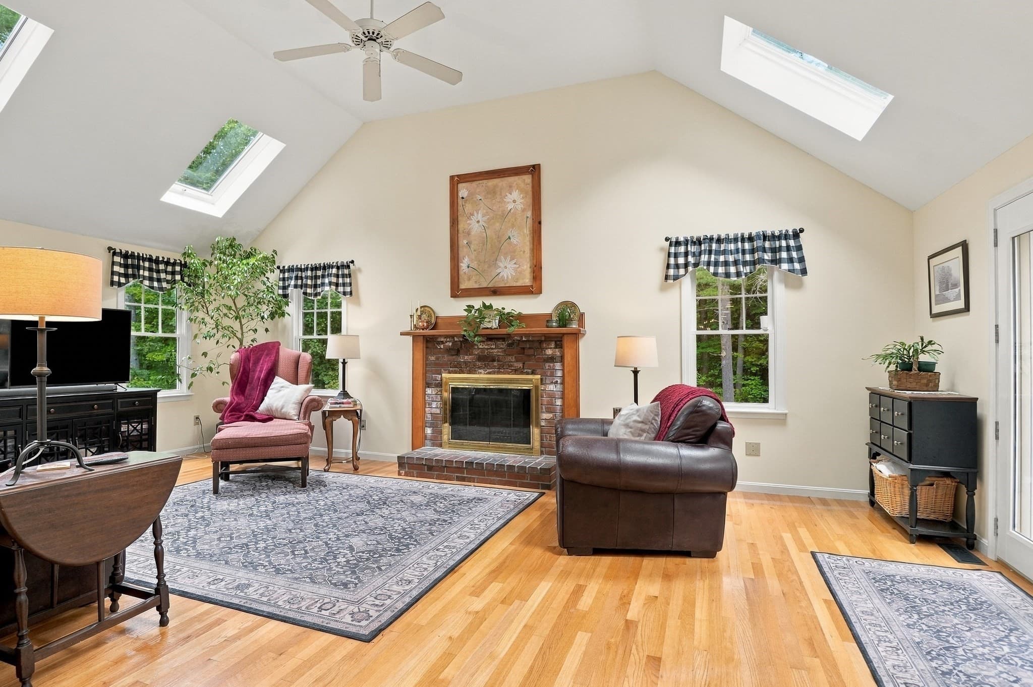 Single Family Residence at 7 Trout Brook Way, Shirley MA 01464, photo 6 of 40
