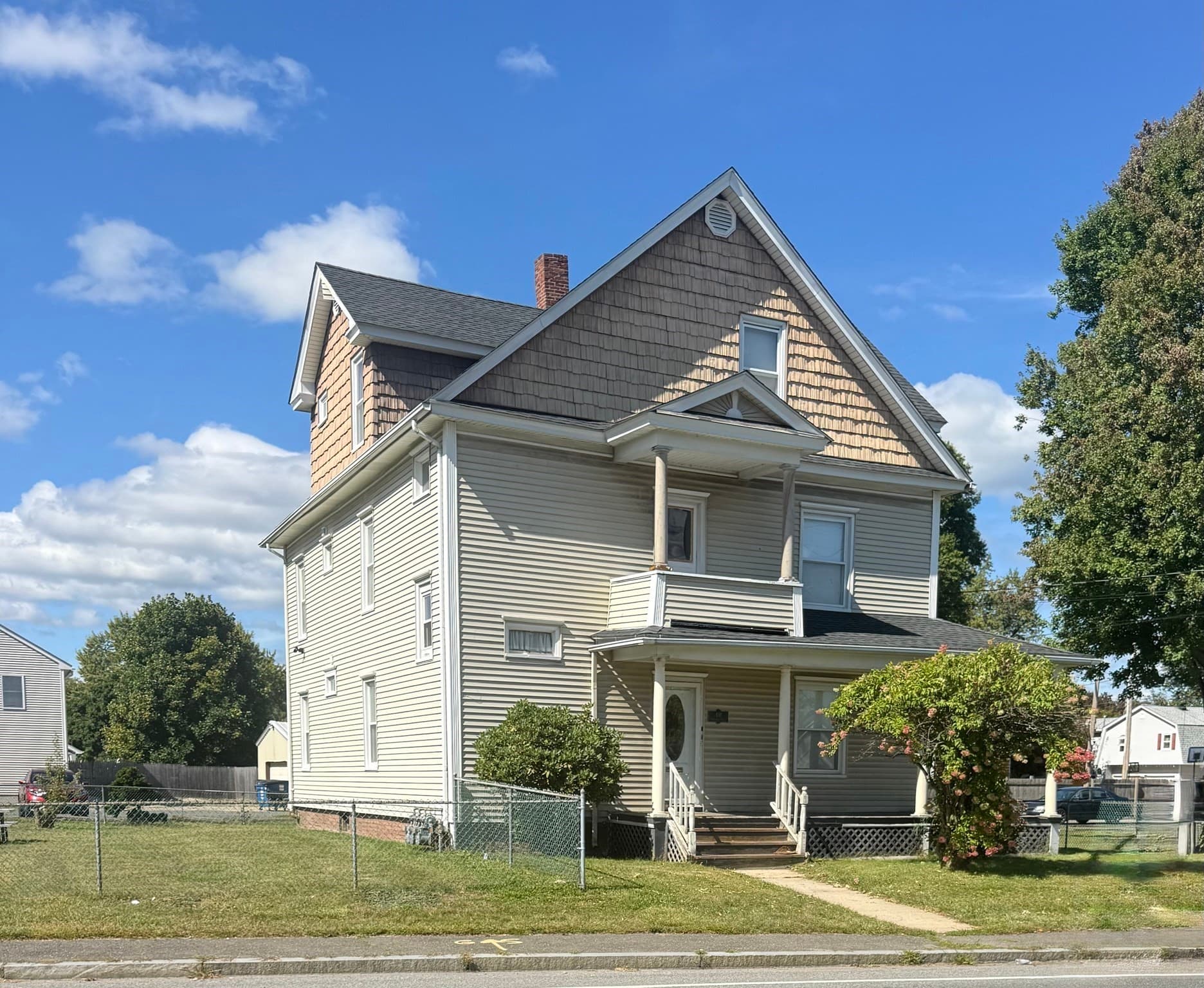 3 Family - 3 Units Up/Down at 418 Chicopee St, Chicopee MA 01013, Chicopee, photo 2 of 39
