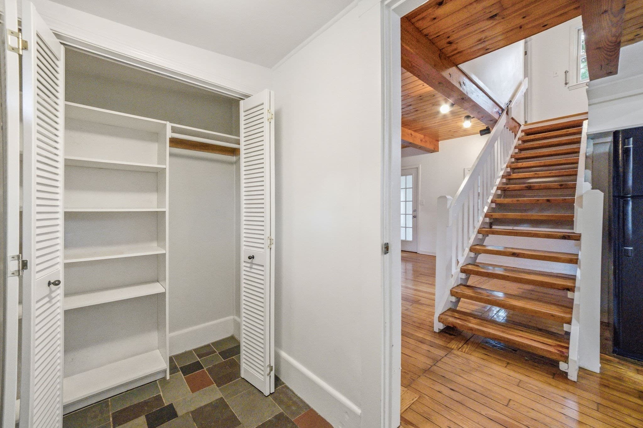 Single Family Residence at 33 School St, Hanover MA 02339, Hanover, photo 7 of 42