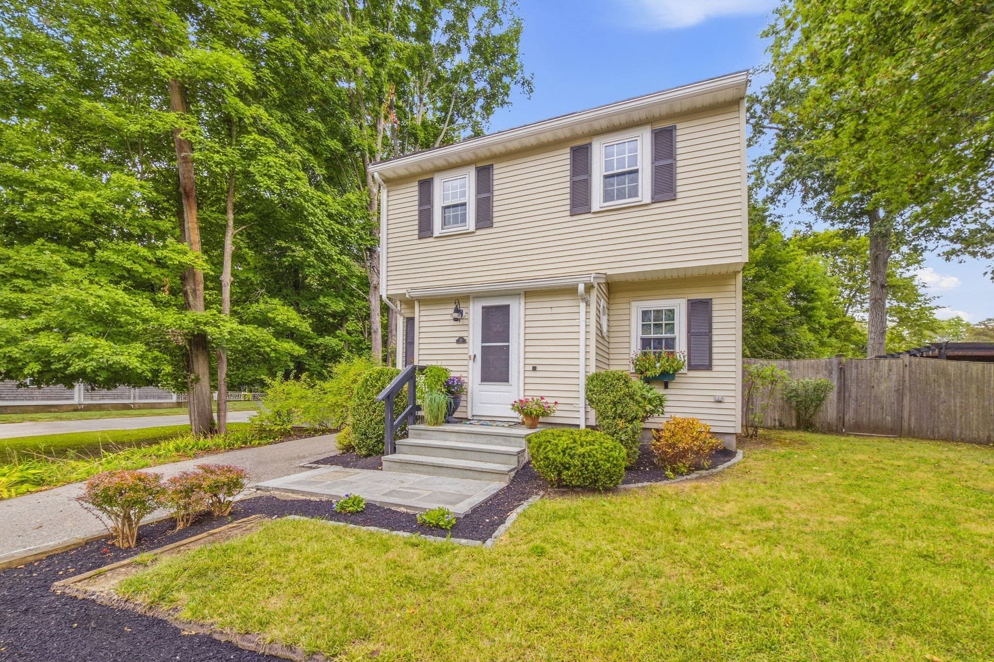 Single Family Residence at 33 School St, Hanover MA 02339, Hanover, photo 3 of 42