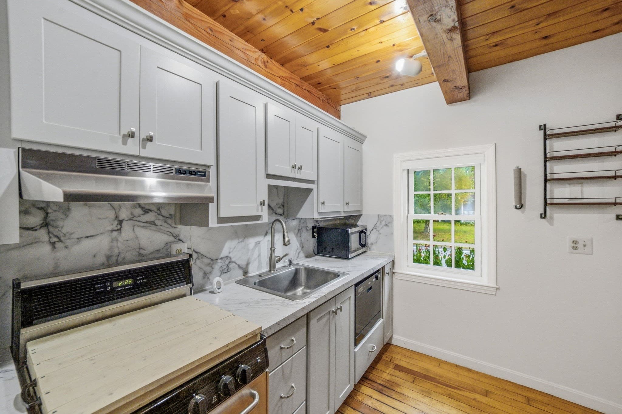 Single Family Residence at 33 School St, Hanover MA 02339, Hanover, photo 11 of 42