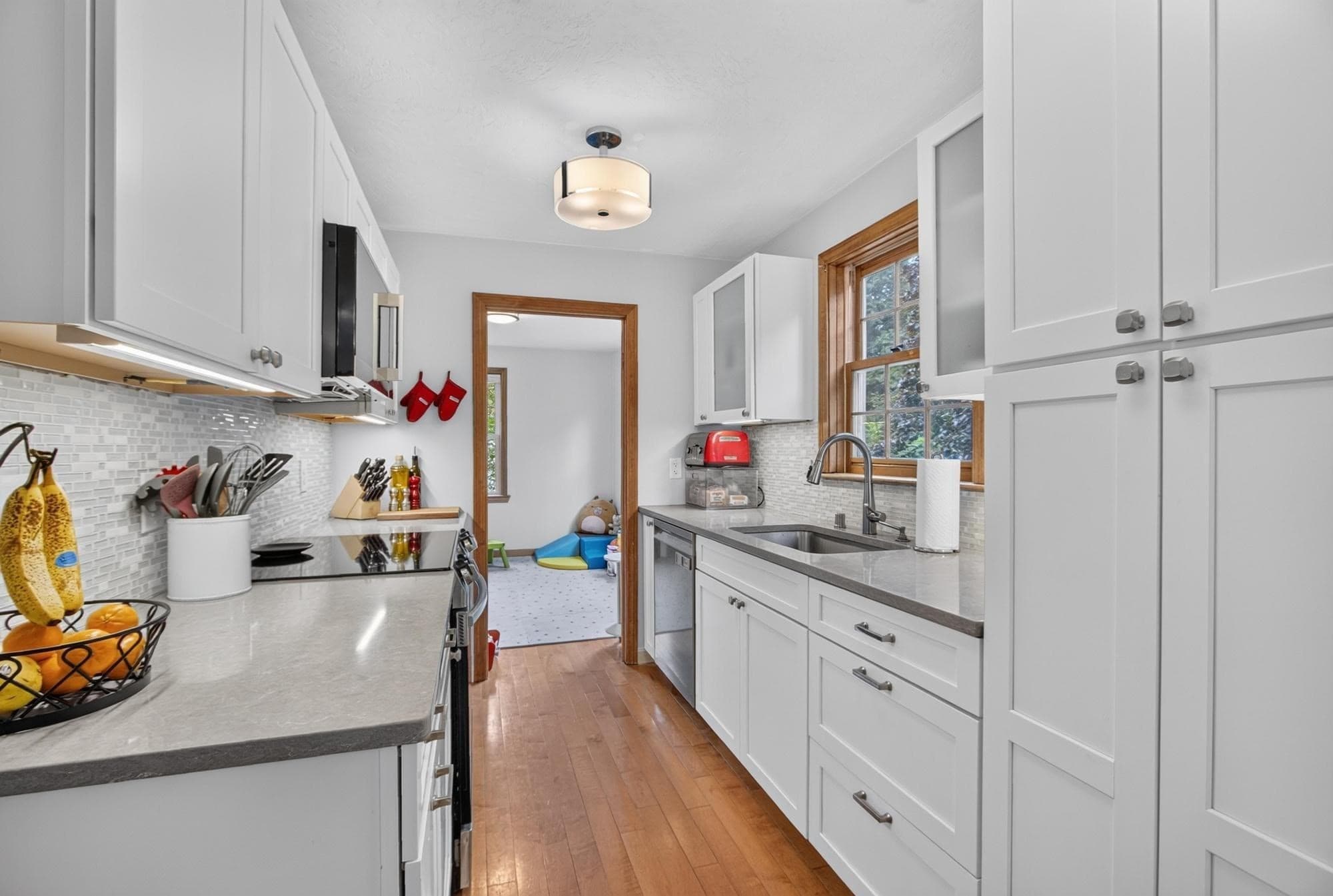 Single Family Residence at 20 Indian Ridge Dr, Leominster MA 01453, Leominster, photo 2 of 36