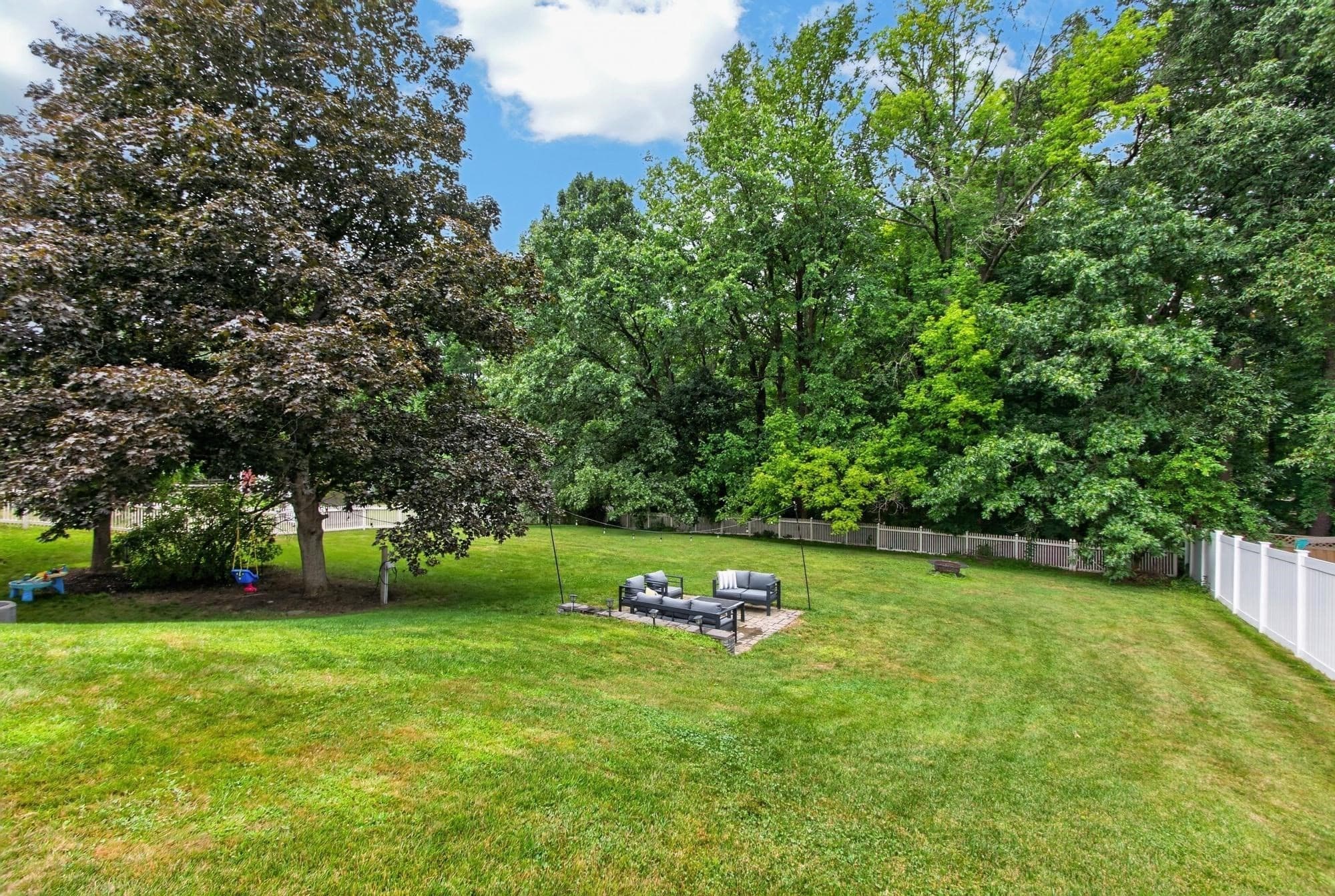 Single Family Residence at 20 Indian Ridge Dr, Leominster MA 01453, Leominster, photo 7 of 36