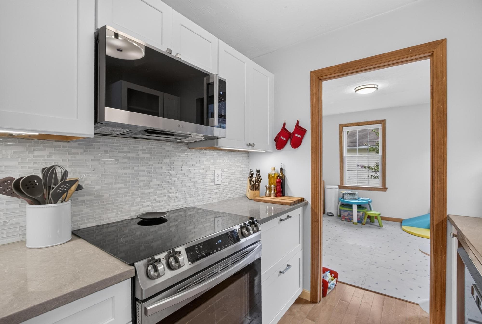 Single Family Residence at 20 Indian Ridge Dr, Leominster MA 01453, Leominster, photo 14 of 36
