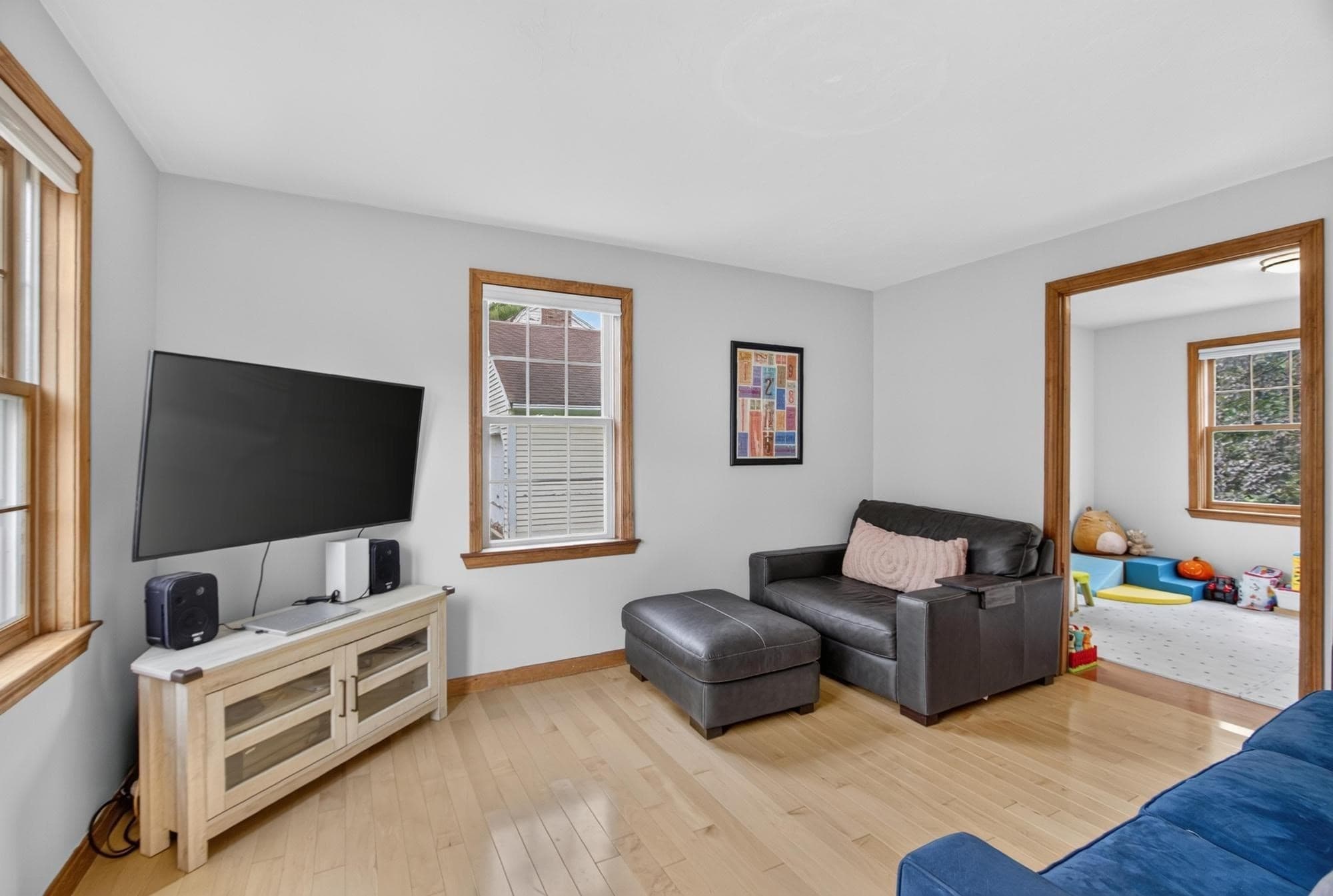 Single Family Residence at 20 Indian Ridge Dr, Leominster MA 01453, Leominster, photo 11 of 36