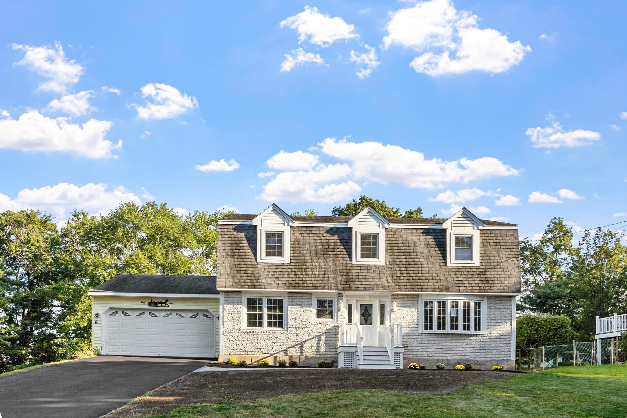 Single Family Residence at 41 Riverview Ave, Methuen MA 01844, Methuen, photo 2 of 39