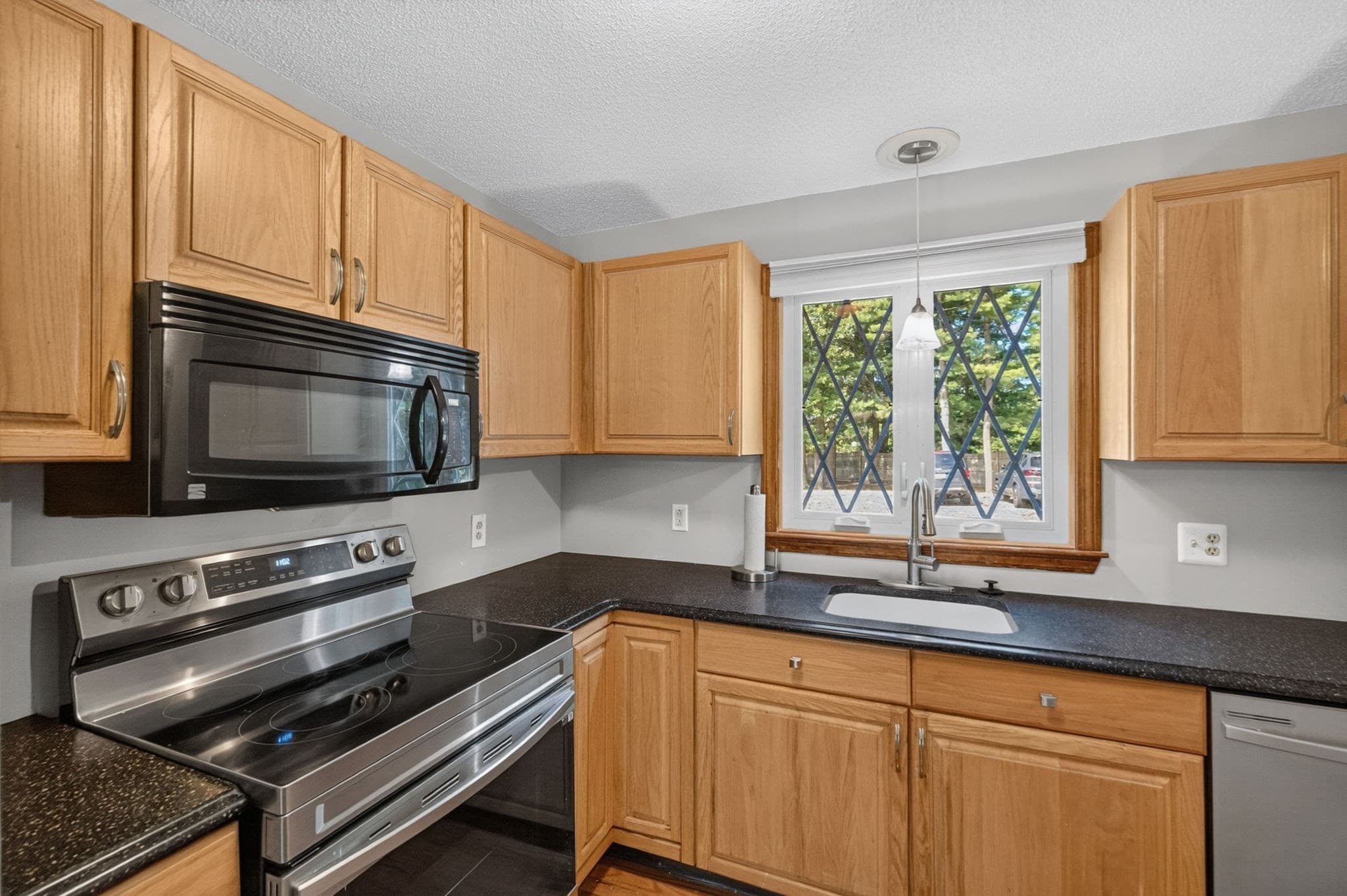 Condominium at 685 Bay St. # 15, Taunton MA 02780, Taunton, photo 12 of 34