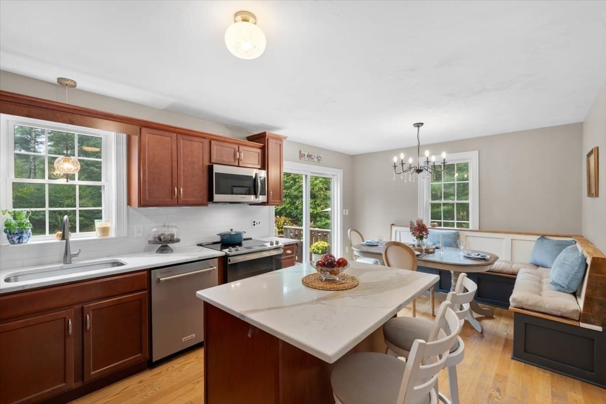 Single Family Residence at 283 Miller St, Middleboro MA 02346, Middleboro, photo 9 of 40