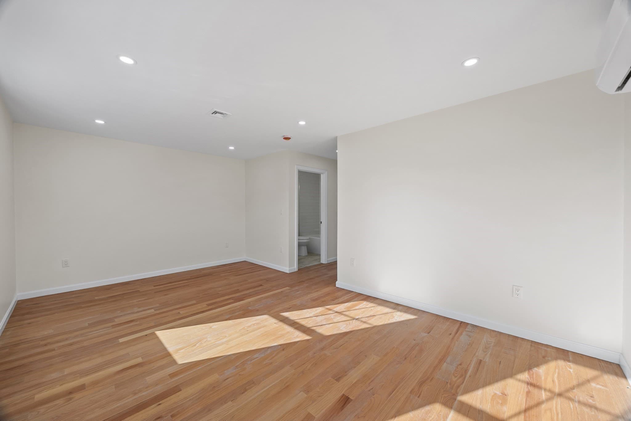 Condominium at 17 Crosby St # B, Webster MA 01570, Webster, photo 22 of 42