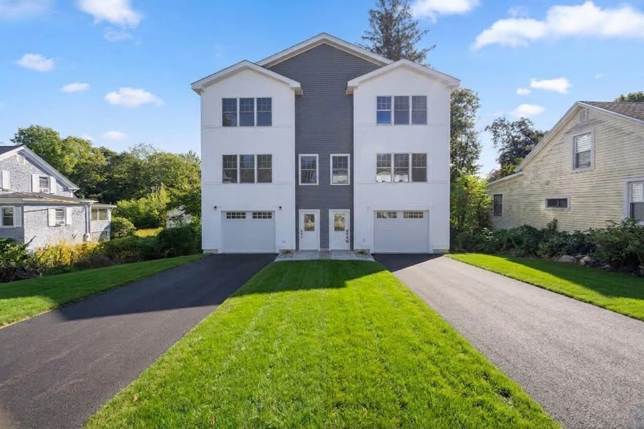 17 Crosby St # B, Webster MA 01570