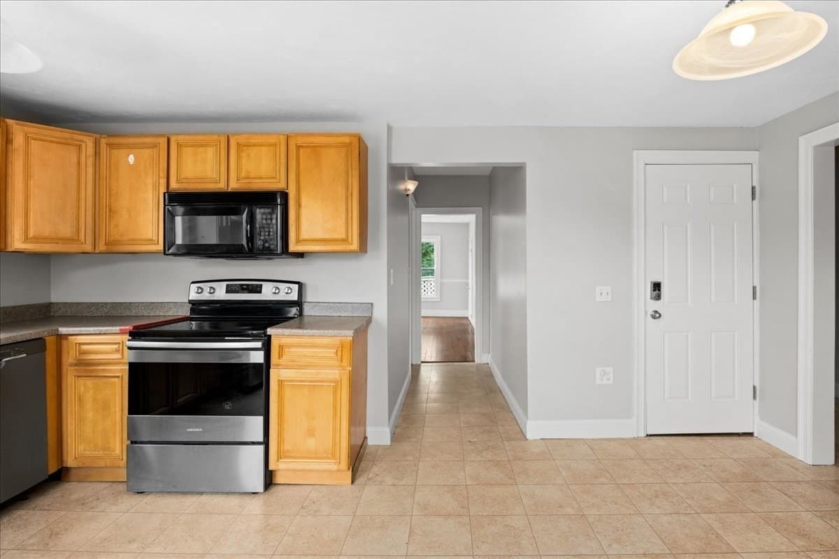 4 Family - 4 Units Up/Down at 36 Cedar St, Worcester MA 01609, Worcester, photo 6 of 34