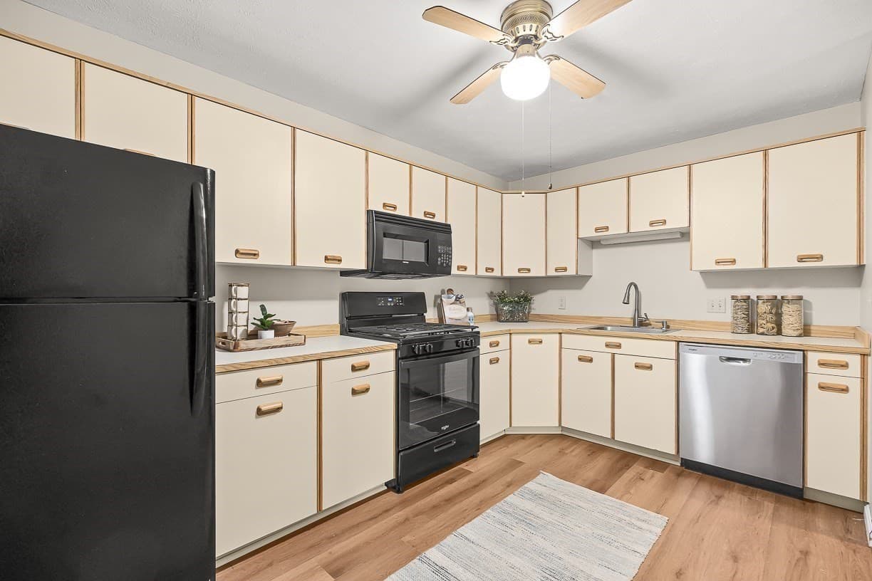 Condominium at 59 Mill St # 302, Dracut MA 01826, Dracut, photo 5 of 19