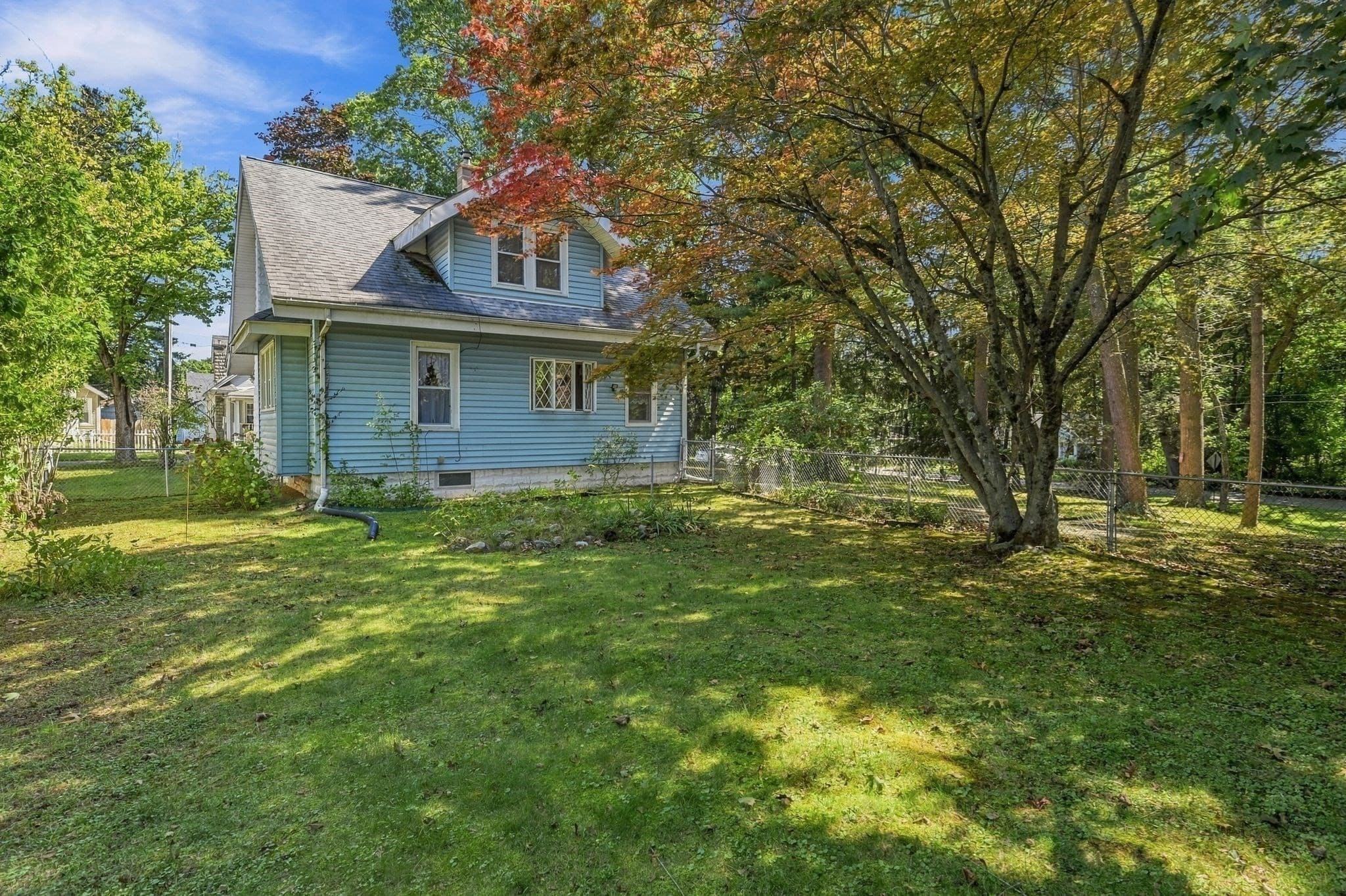 Single Family Residence at 46 Rush St, Springfield MA 01109, Springfield, photo 6 of 40