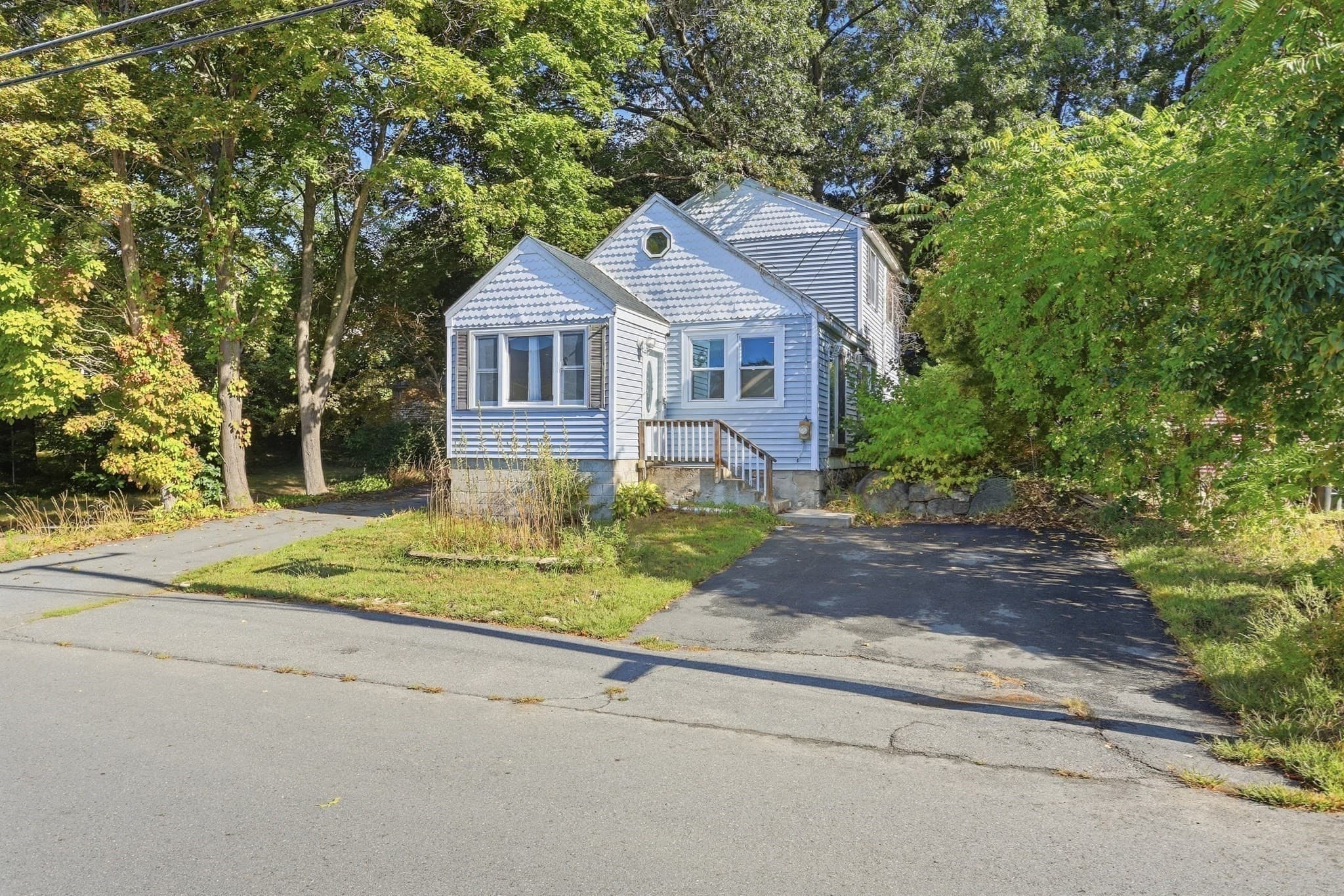 Single Family Residence at 141 Long Pond Dr, Dracut MA 01826, Dracut, photo 2 of 28