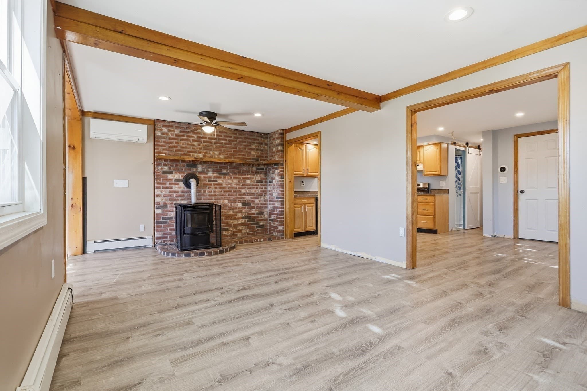Single Family Residence at 141 Long Pond Dr, Dracut MA 01826, Dracut, photo 6 of 28