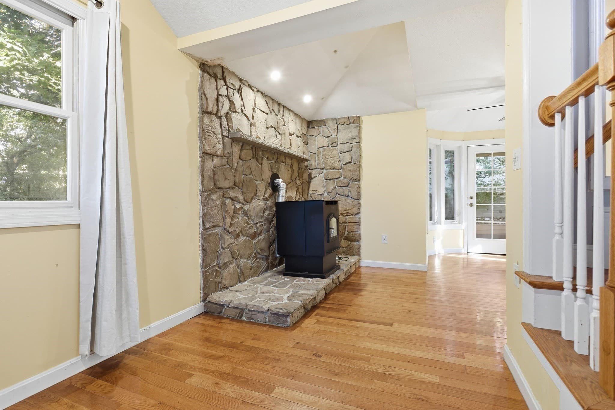 Single Family Residence at 141 Long Pond Dr, Dracut MA 01826, Dracut, photo 16 of 28
