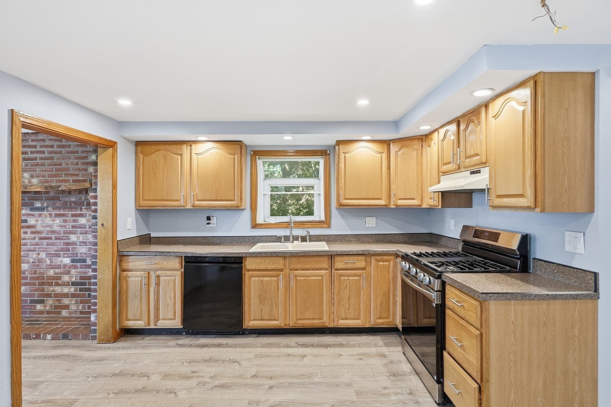 Single Family Residence at 141 Long Pond Dr, Dracut MA 01826, Dracut, photo 7 of 28