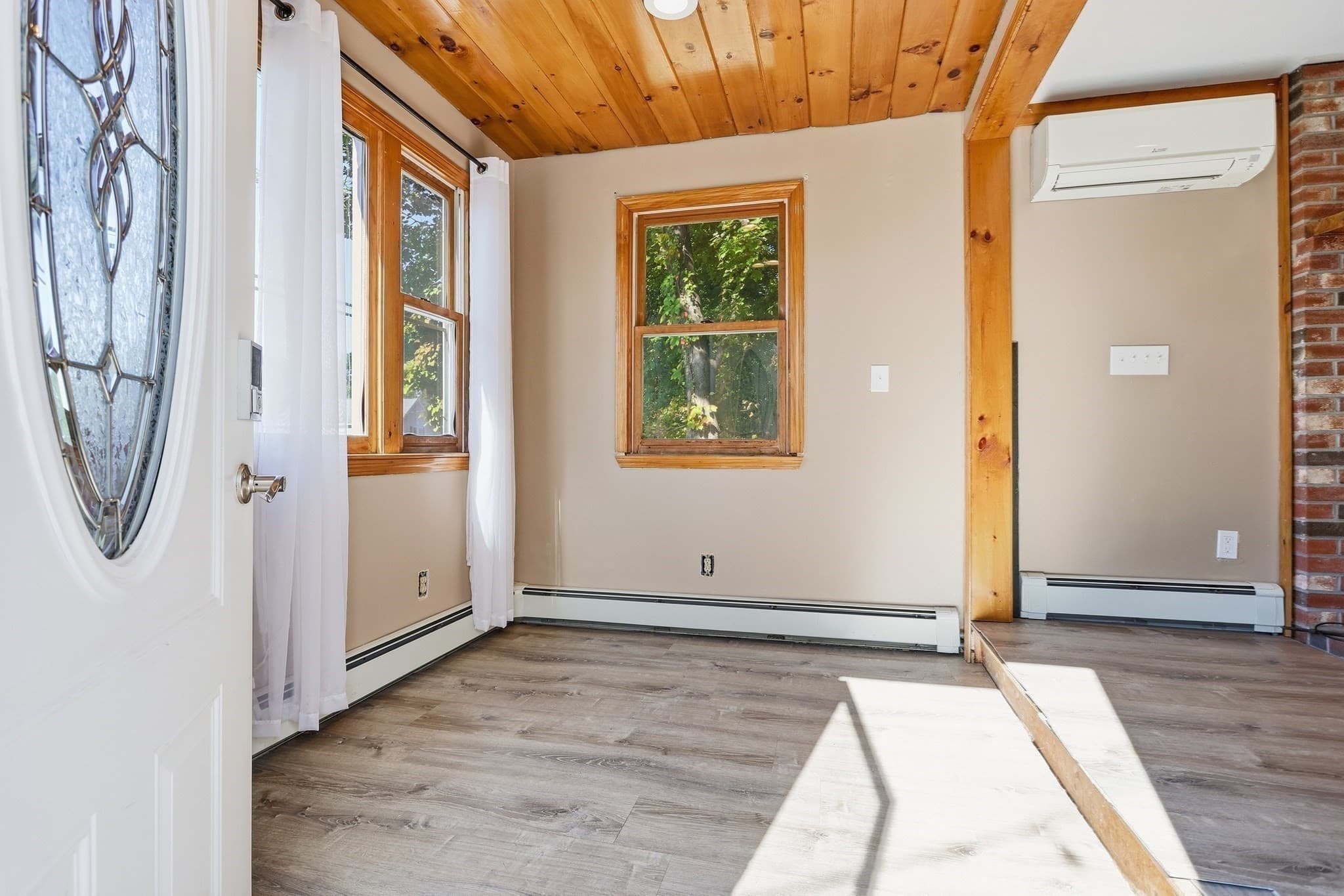 Single Family Residence at 141 Long Pond Dr, Dracut MA 01826, Dracut, photo 3 of 28