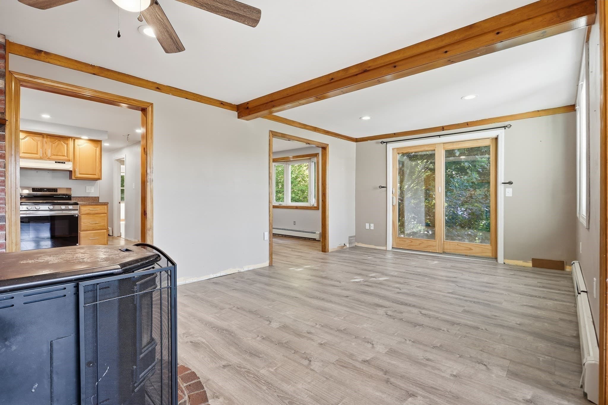 Single Family Residence at 141 Long Pond Dr, Dracut MA 01826, Dracut, photo 5 of 28