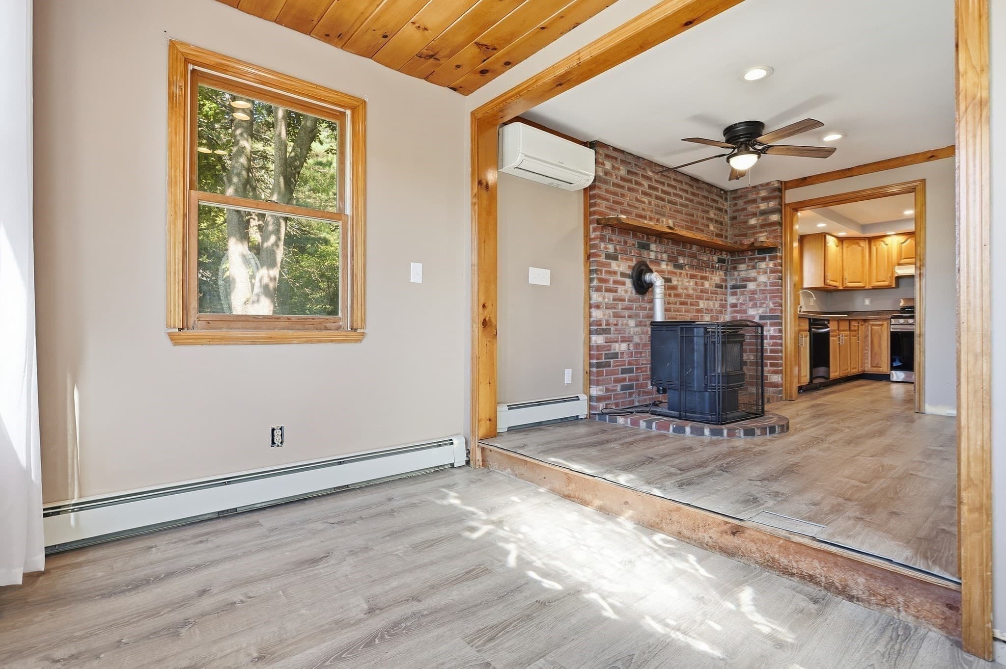 Single Family Residence at 141 Long Pond Dr, Dracut MA 01826, Dracut, photo 4 of 28