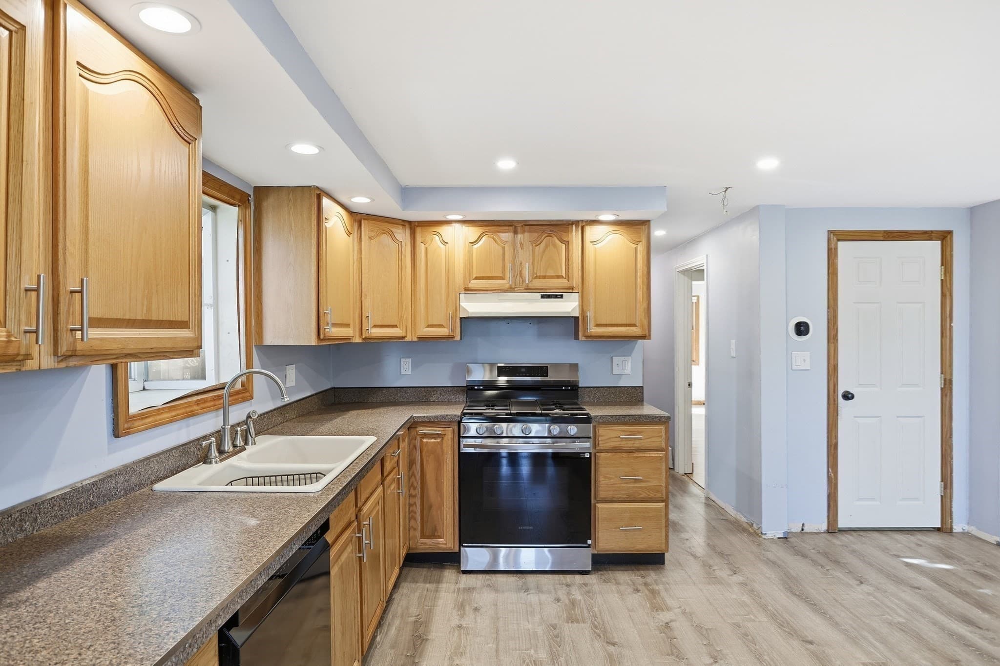 Single Family Residence at 141 Long Pond Dr, Dracut MA 01826, Dracut, photo 8 of 28