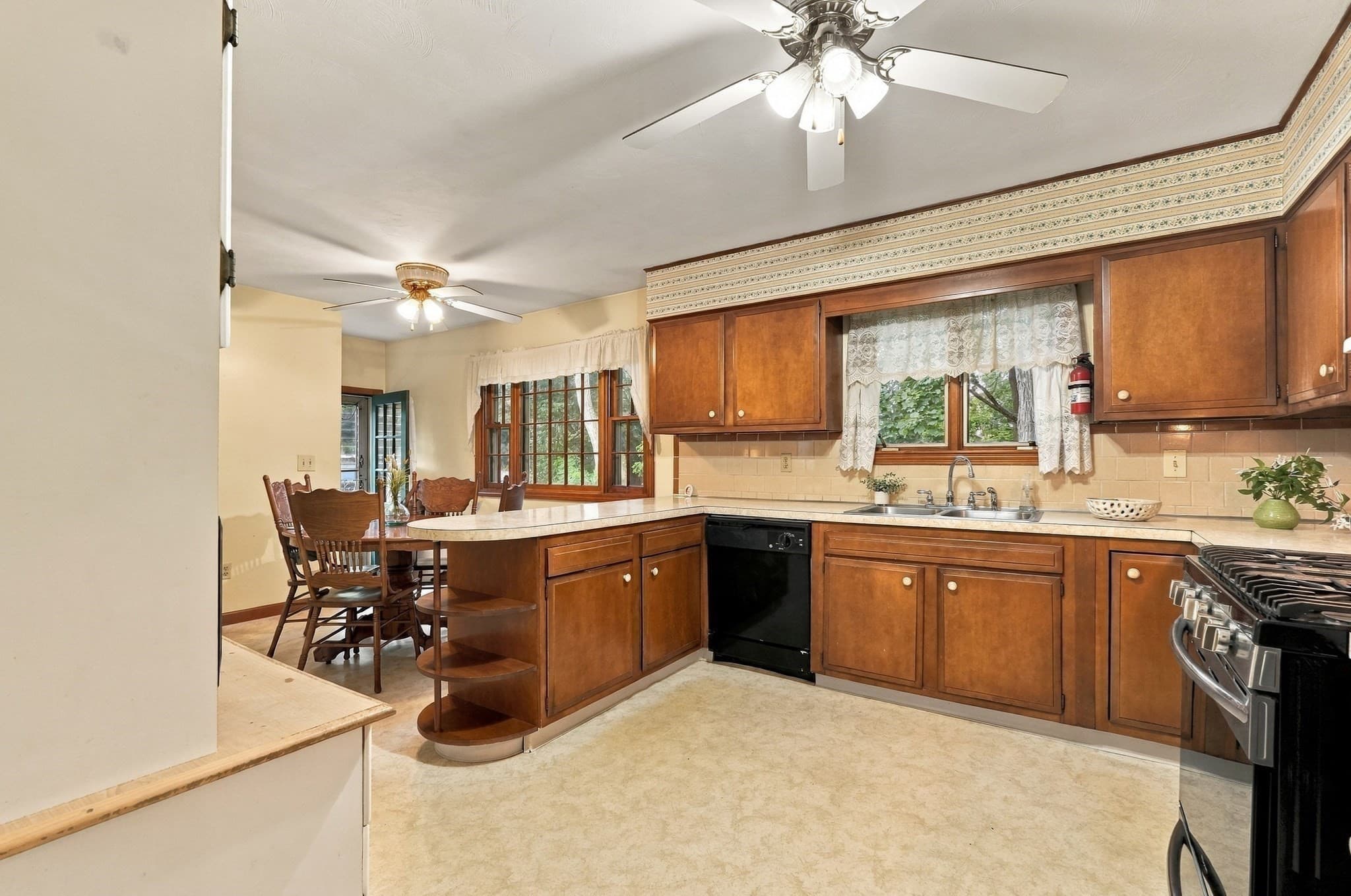 Single Family Residence at 6 Lincoln Dr, Fairhaven MA 02719, Fairhaven, photo 11 of 40