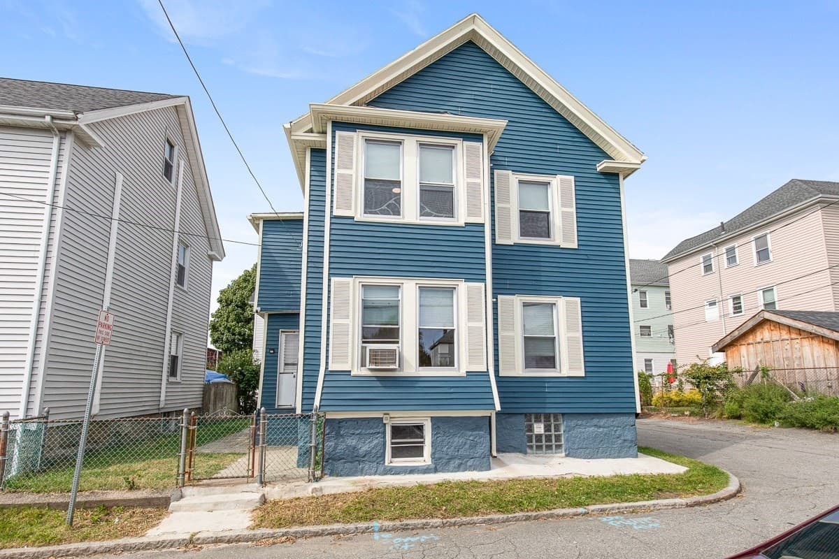 Single Family Residence at 6 Coffin Avenue Ct, New Bedford MA 02746, New Bedford, photo 2 of 26