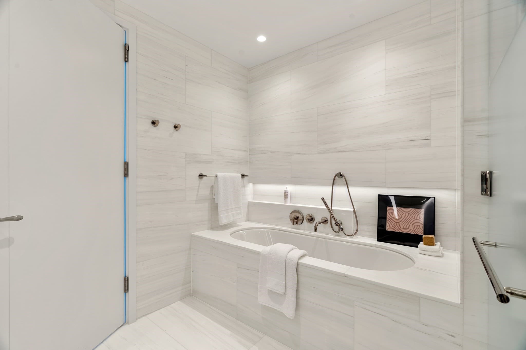 Condominium at 682 Atlantic Avenue # 3707, Boston MA 02110, Boston, photo 9 of 42