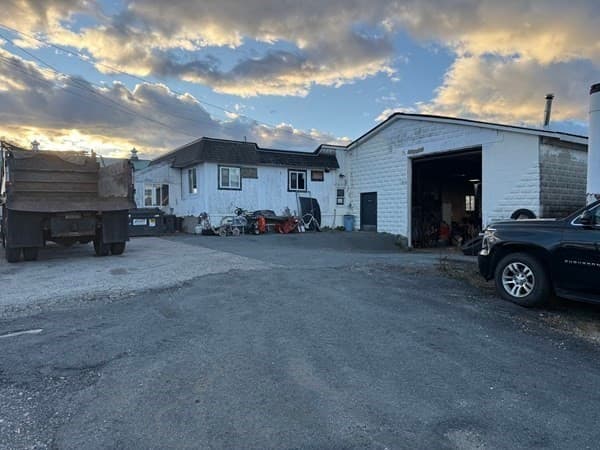 477 Hartford Ave W, Uxbridge MA 01569