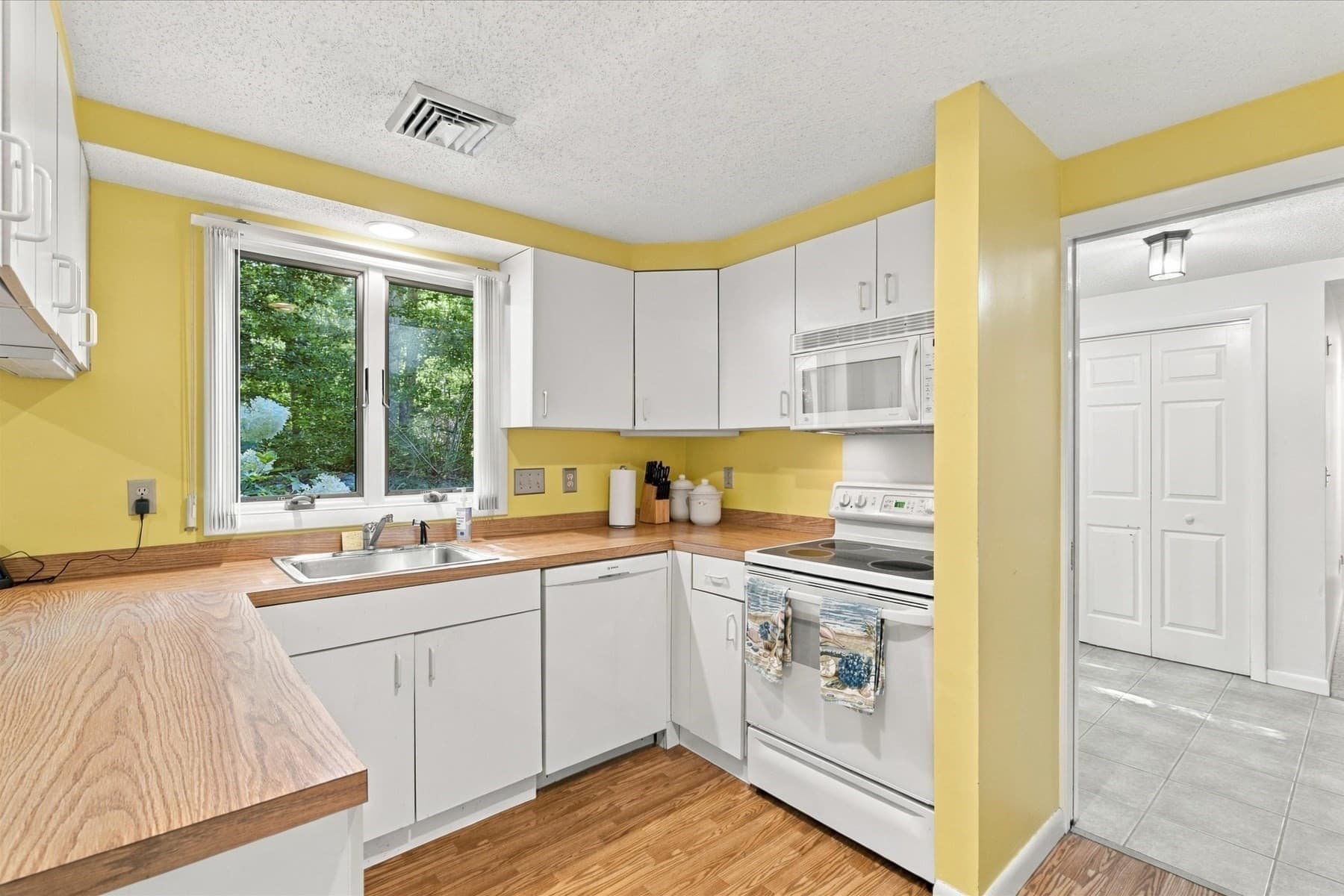 Condominium at 14 Woodrise # 14, Falmouth MA 02540, Falmouth, photo 8 of 31
