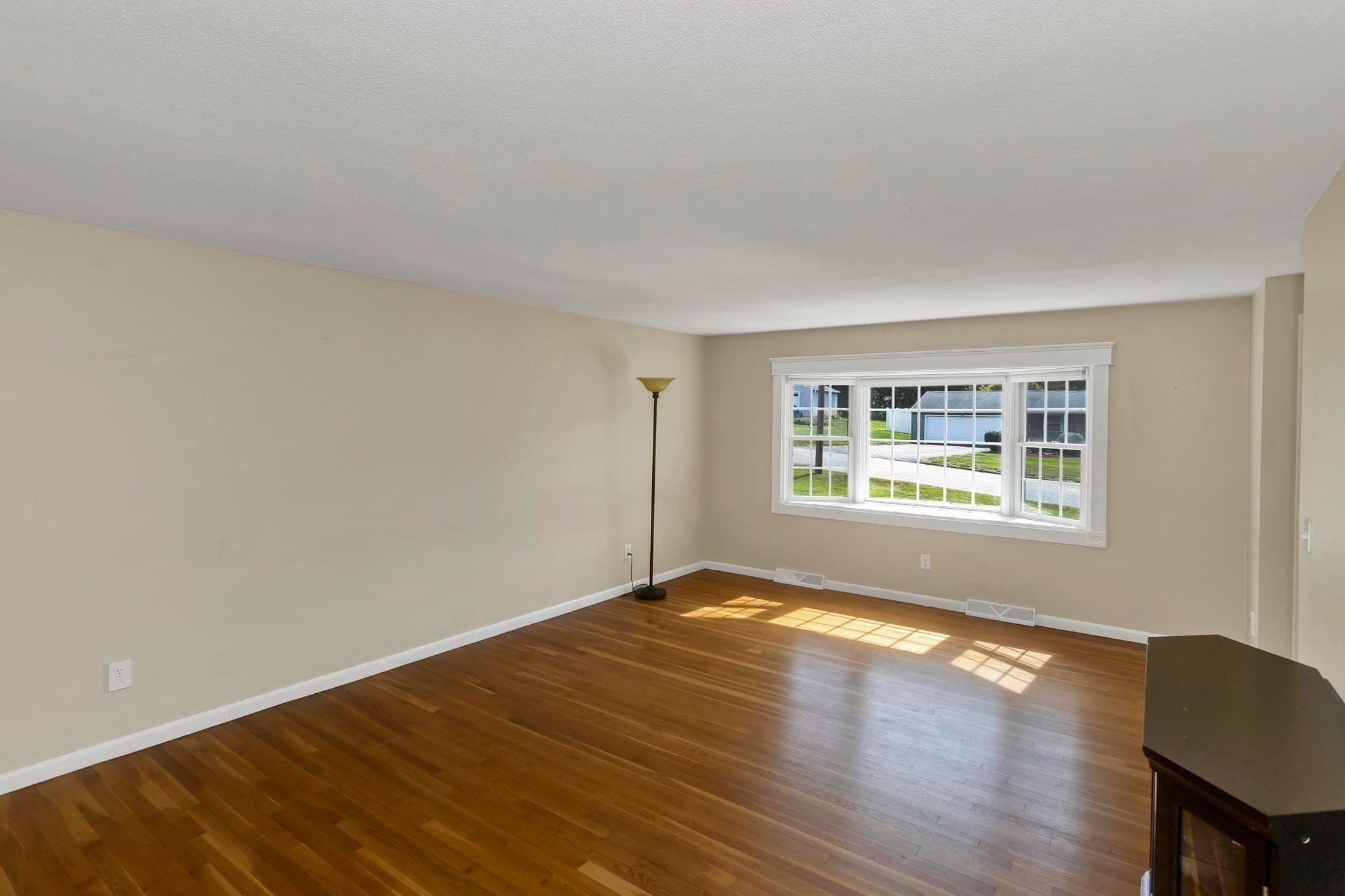 Single Family Residence at 14 Echo Valley Dr, Hampden MA 01036, Hampden, photo 5 of 42