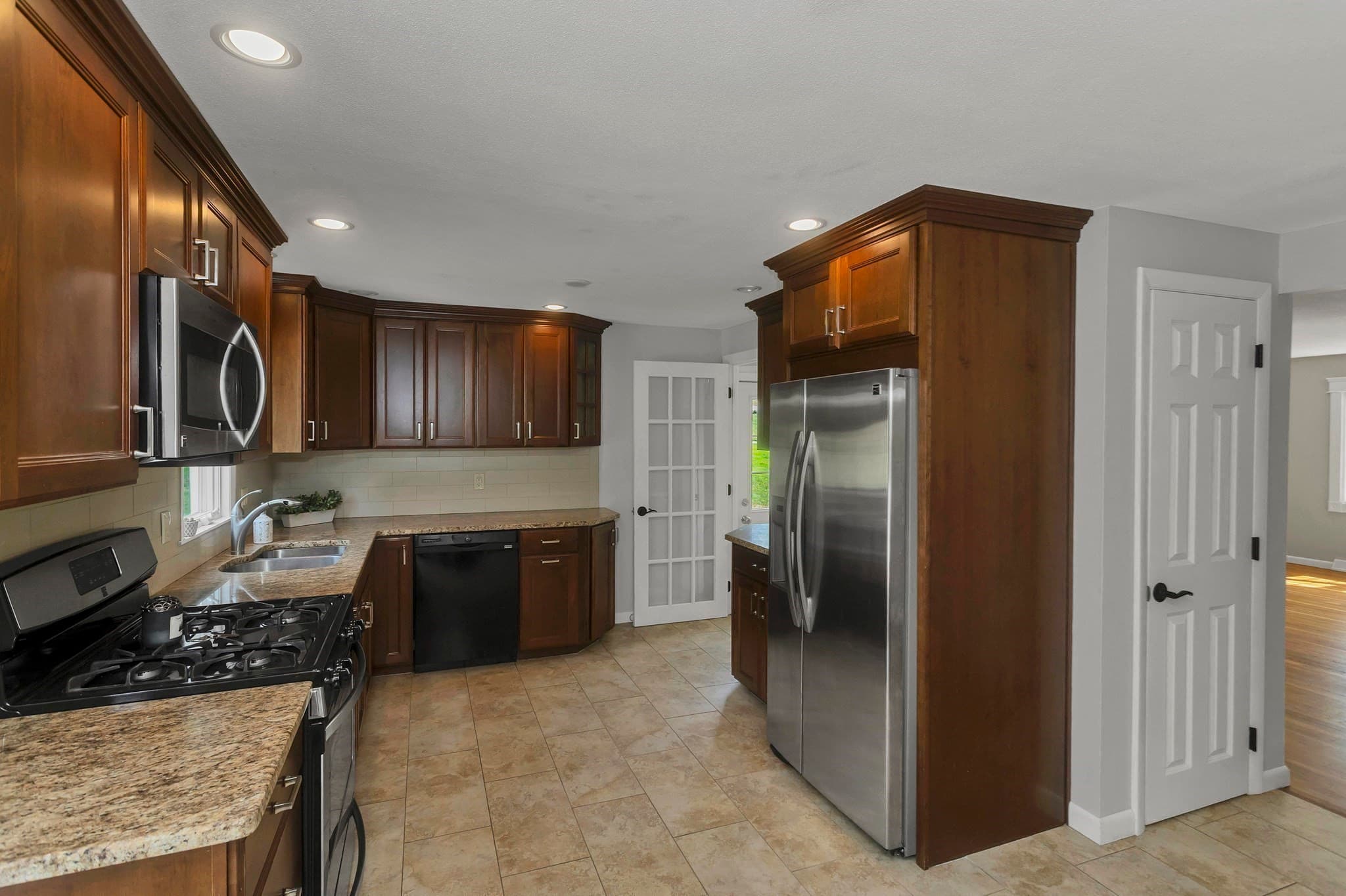 Single Family Residence at 14 Echo Valley Dr, Hampden MA 01036, Hampden, photo 9 of 42