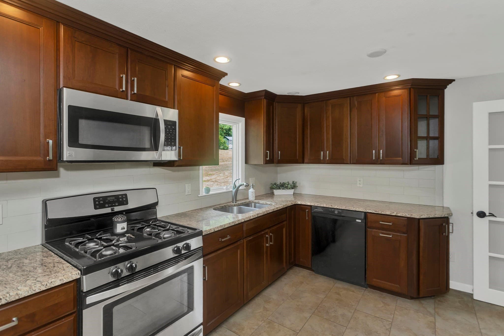 Single Family Residence at 14 Echo Valley Dr, Hampden MA 01036, Hampden, photo 11 of 42
