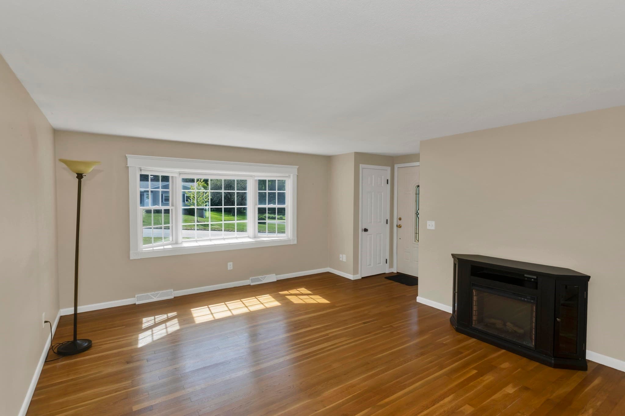 Single Family Residence at 14 Echo Valley Dr, Hampden MA 01036, Hampden, photo 4 of 42