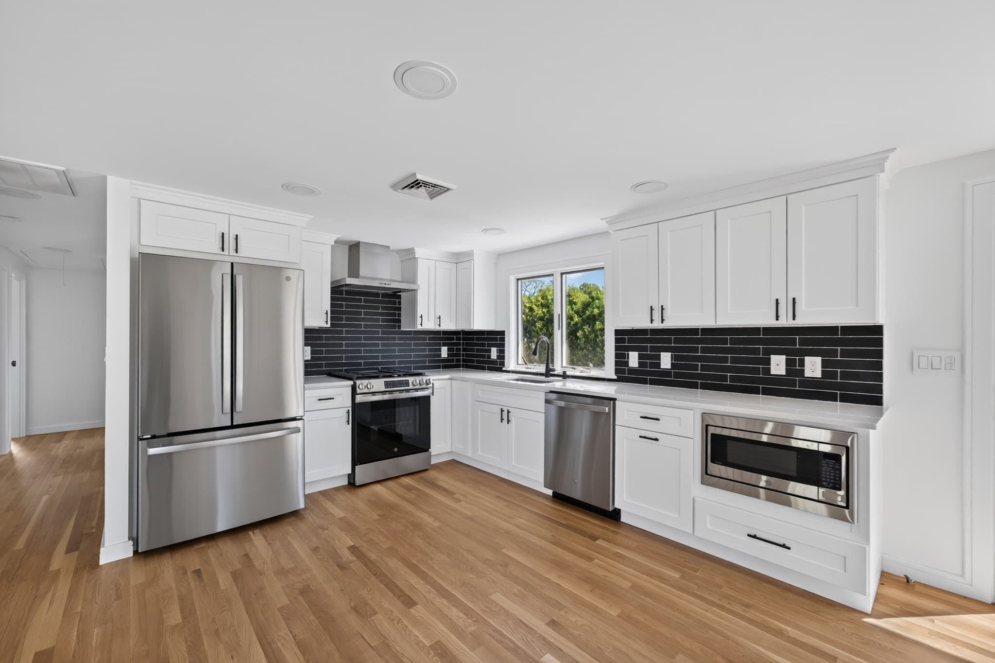 Single Family Residence at 585 N Eastern Ave, Fall River MA 02720, Fall River, photo 8 of 30