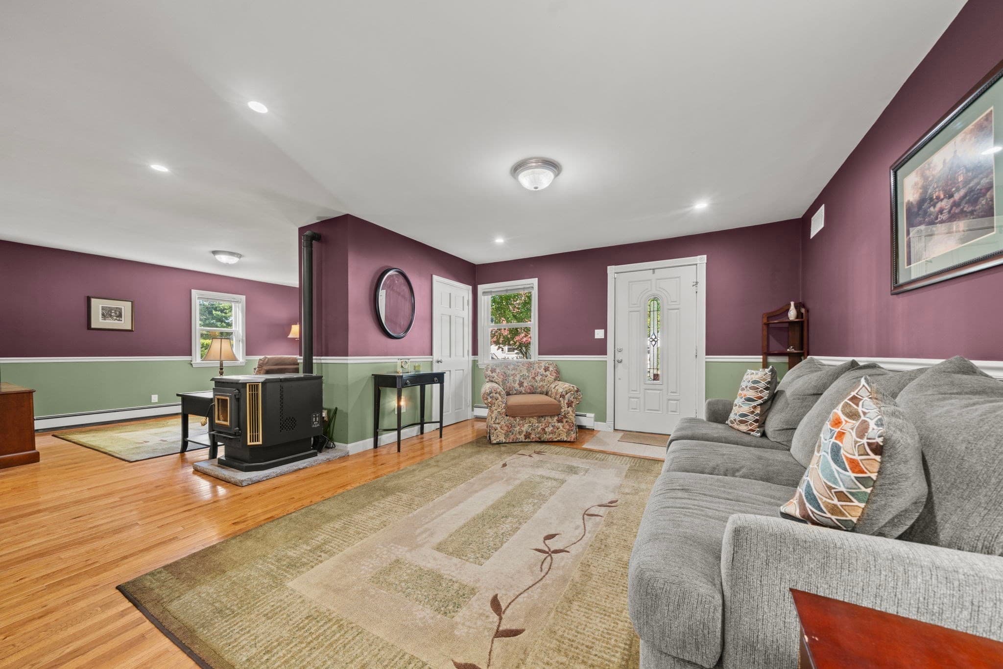 Single Family Residence at 11 Pilgrim Rd, Woburn MA 01801, Woburn, photo 3 of 34