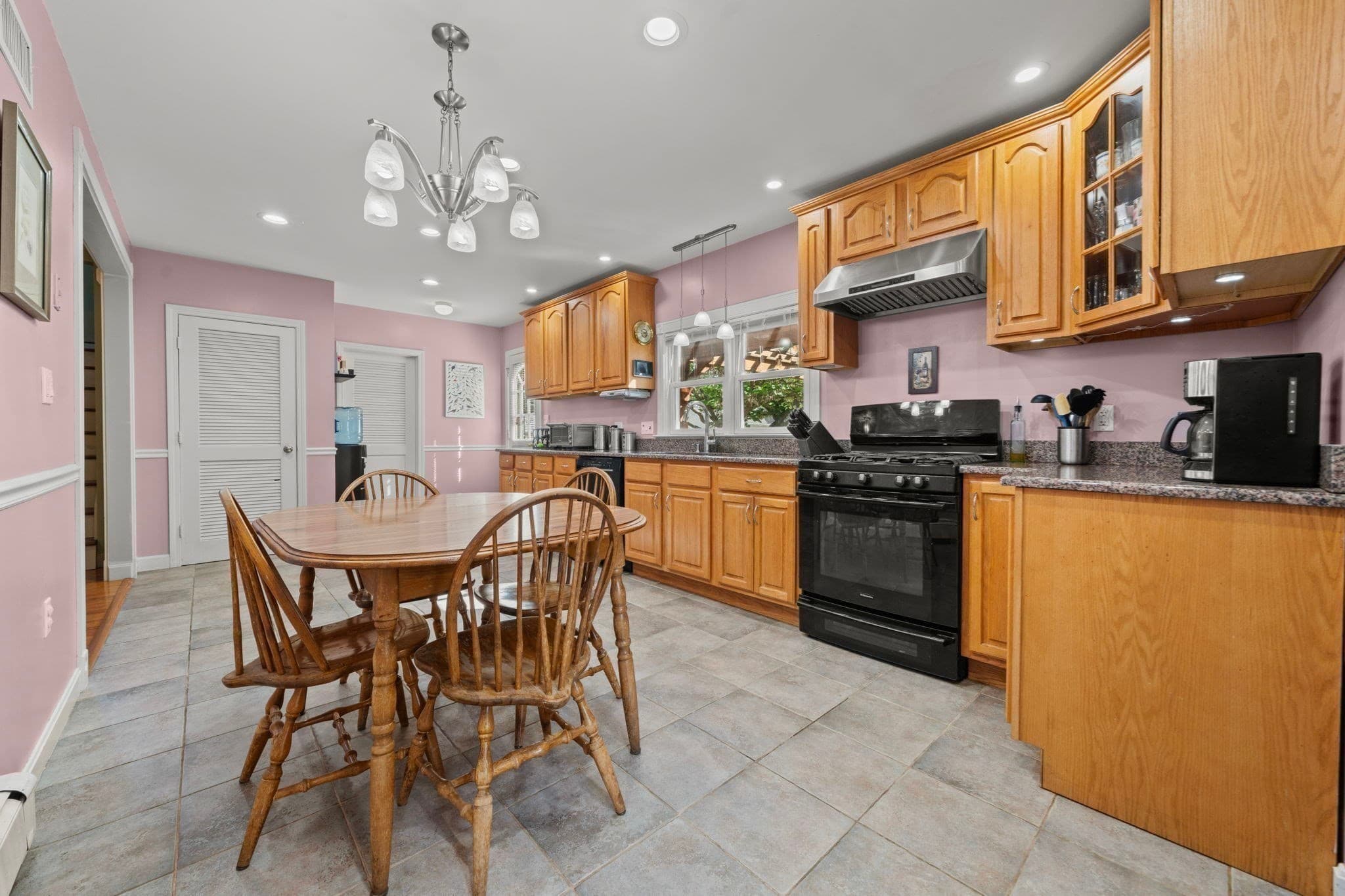 Single Family Residence at 11 Pilgrim Rd, Woburn MA 01801, Woburn, photo 9 of 34