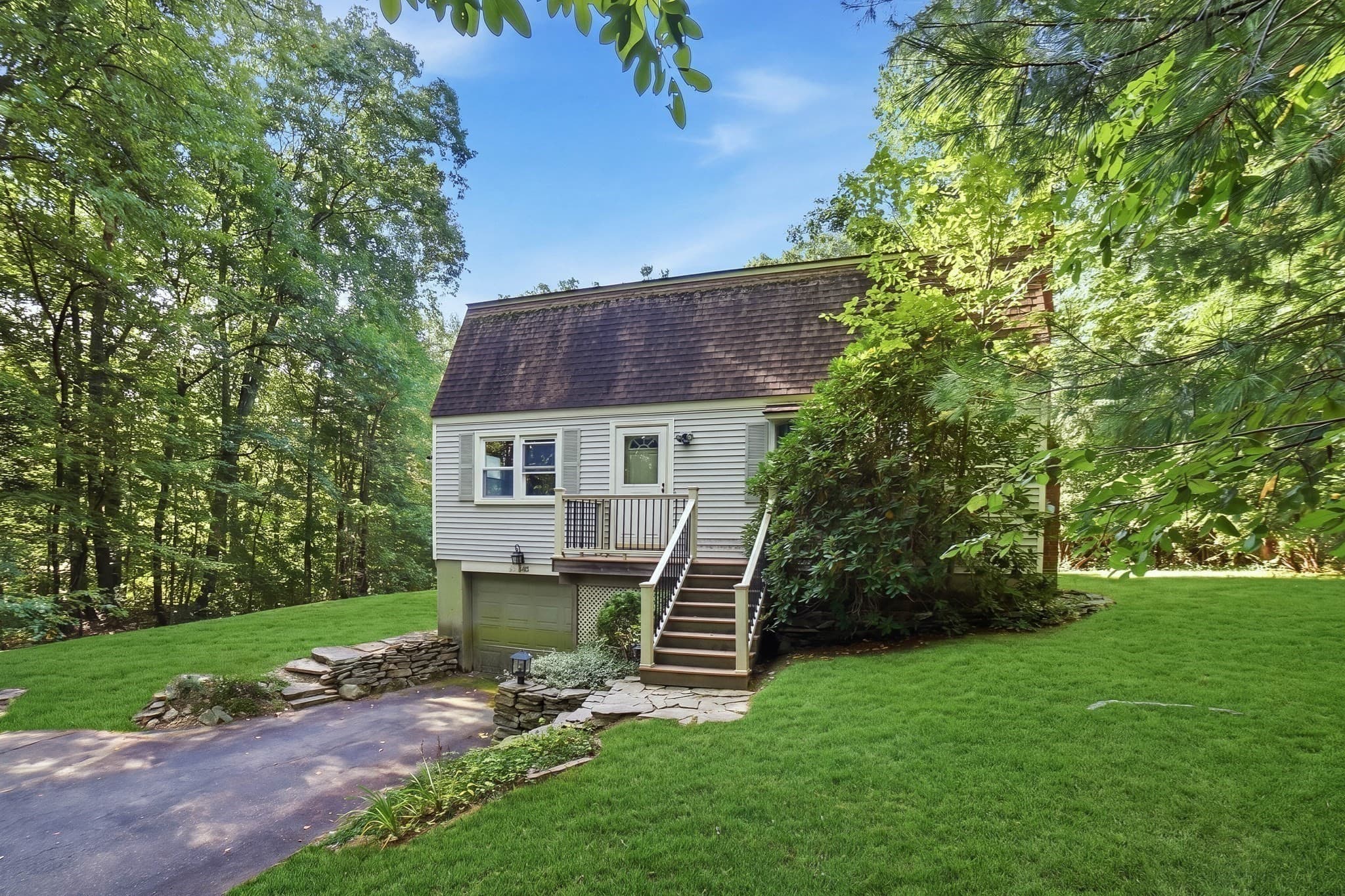 Single Family Residence at 100 Purgatory Rd, Sutton MA 01590, Sutton, photo 2 of 32