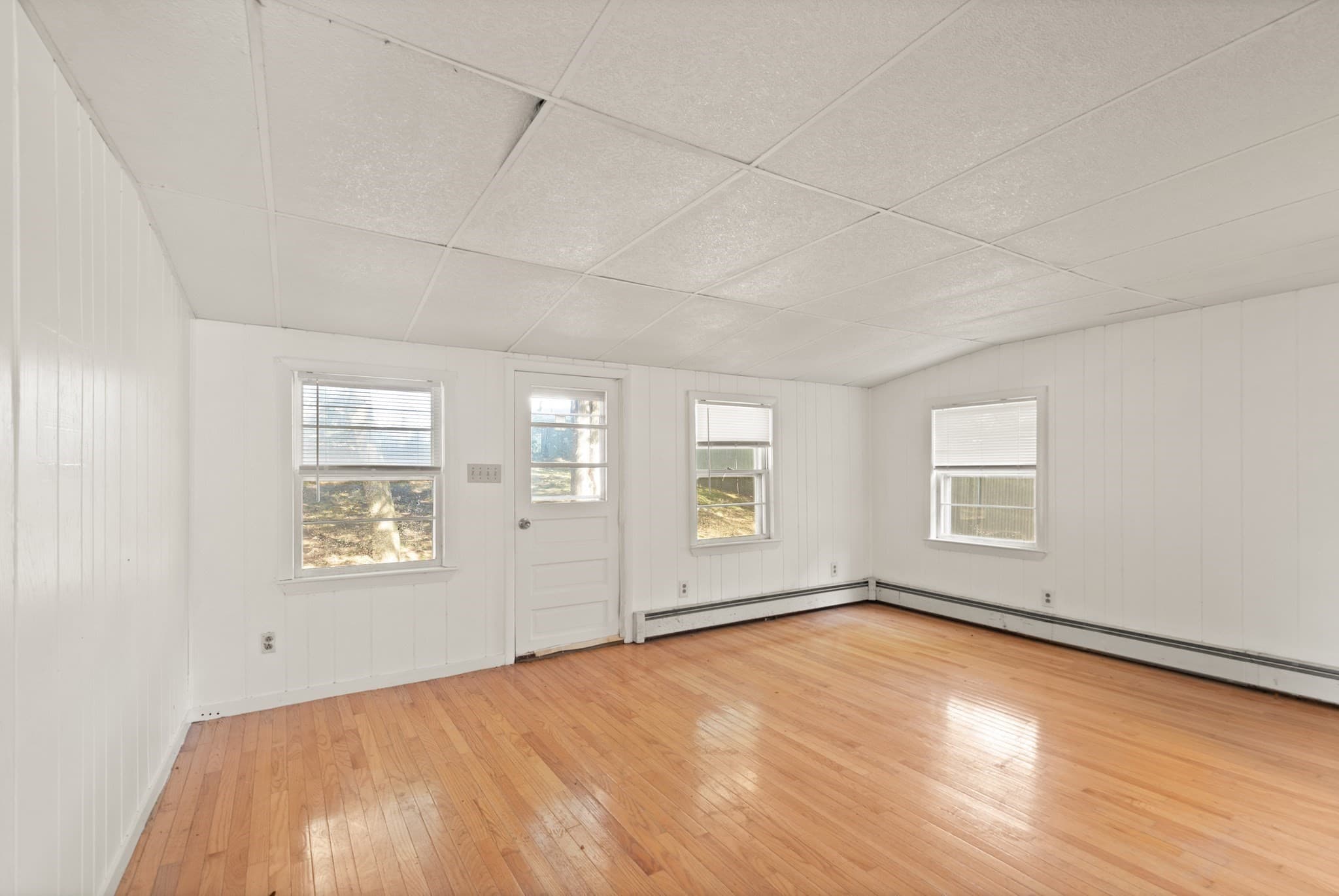 Single Family Residence at 21 Goldsmith Ave, Beverly MA 01915, Beverly, photo 16 of 37