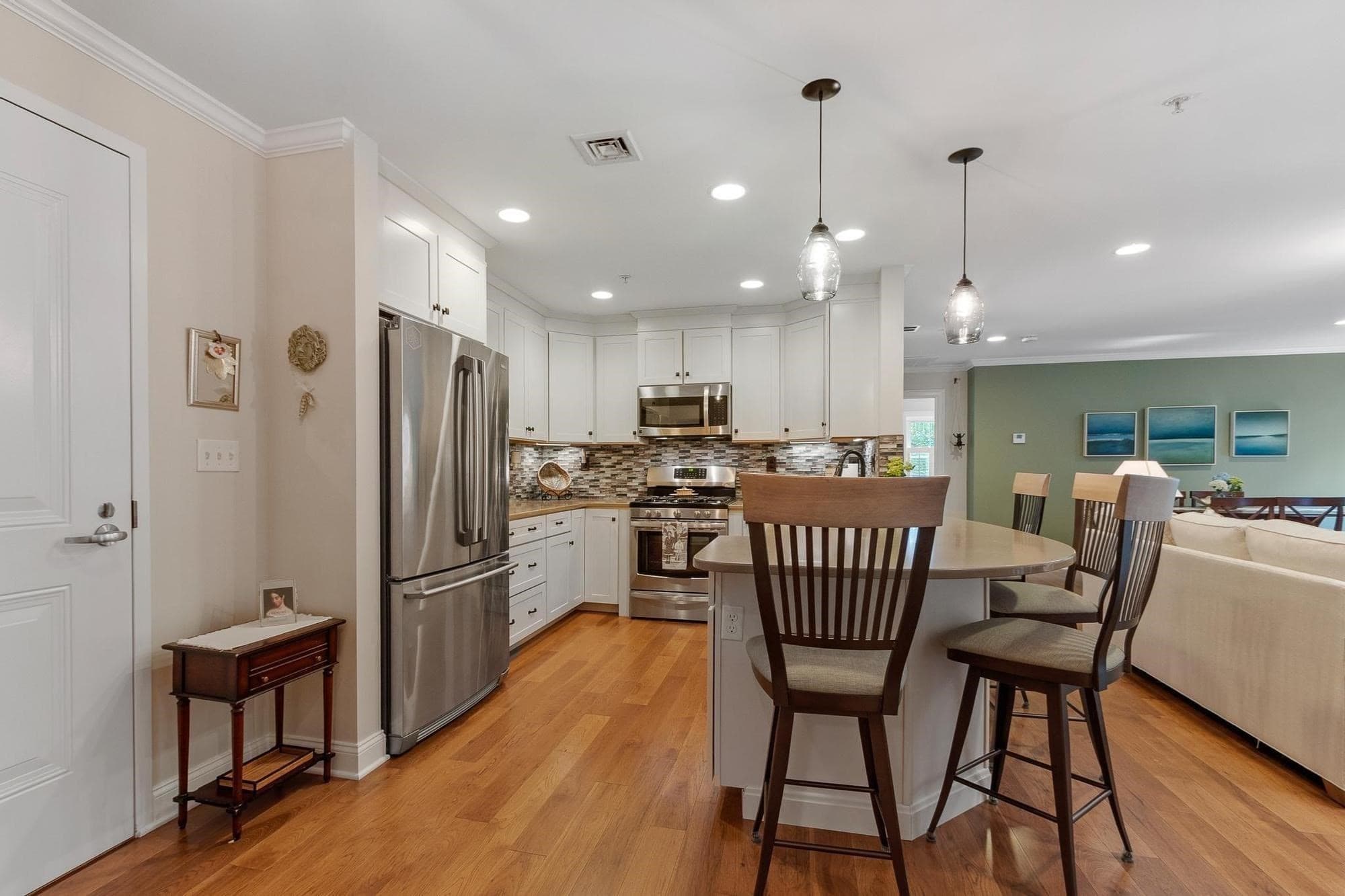 Condominium at 245 Cambridge Street # 302, Burlington MA 01803, Burlington, photo 3 of 32