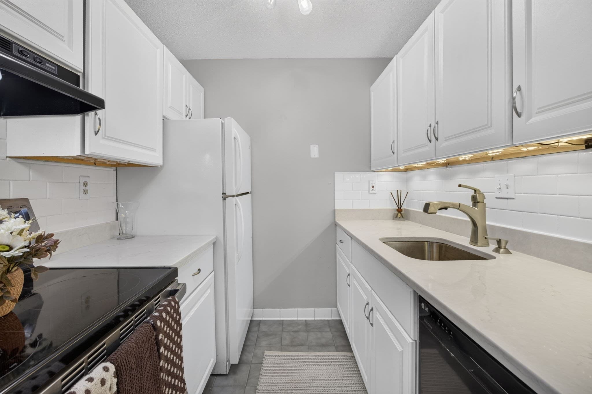 Condominium at 61 Wright # 105, Stoneham MA 02180, Stoneham, photo 25 of 28