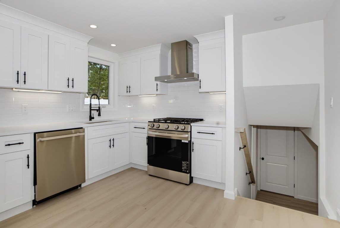 Single Family Residence at 33 Cheryl Ln, Holliston MA 01746, Holliston, photo 5 of 32