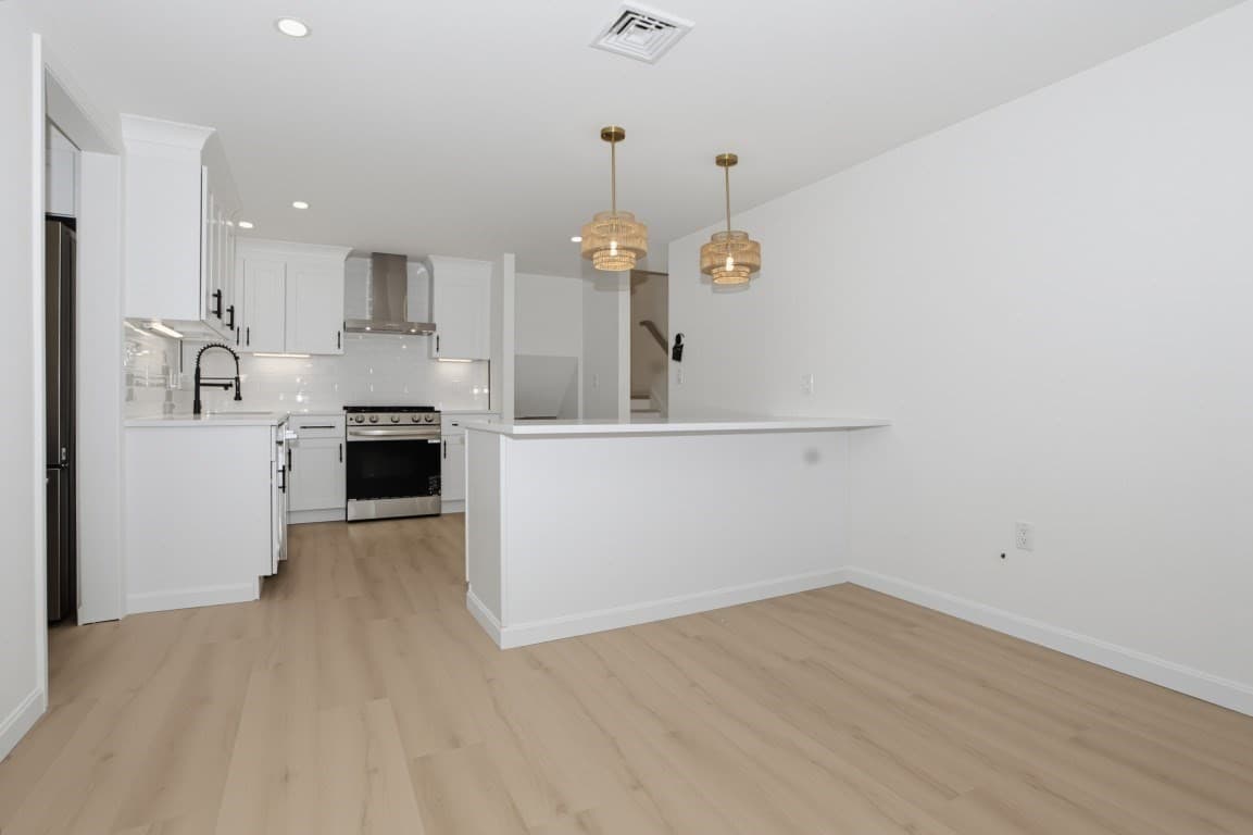 Single Family Residence at 33 Cheryl Ln, Holliston MA 01746, Holliston, photo 9 of 32