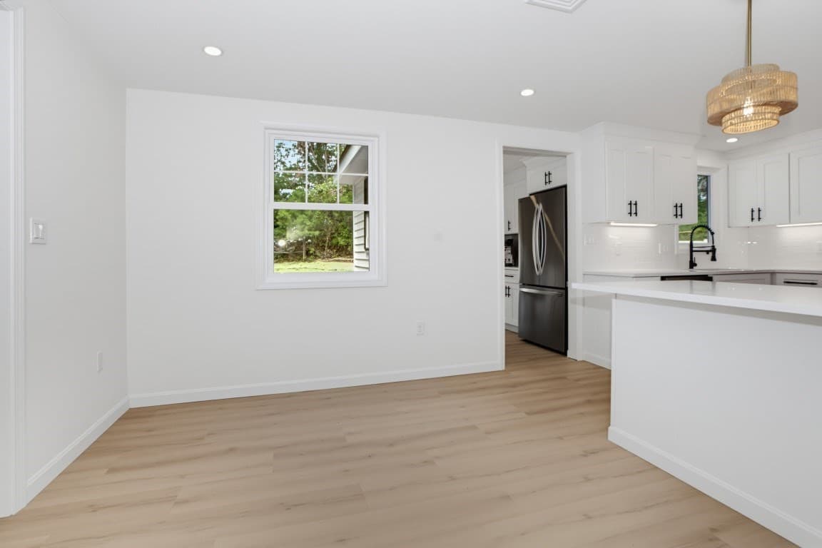 Single Family Residence at 33 Cheryl Ln, Holliston MA 01746, Holliston, photo 10 of 32