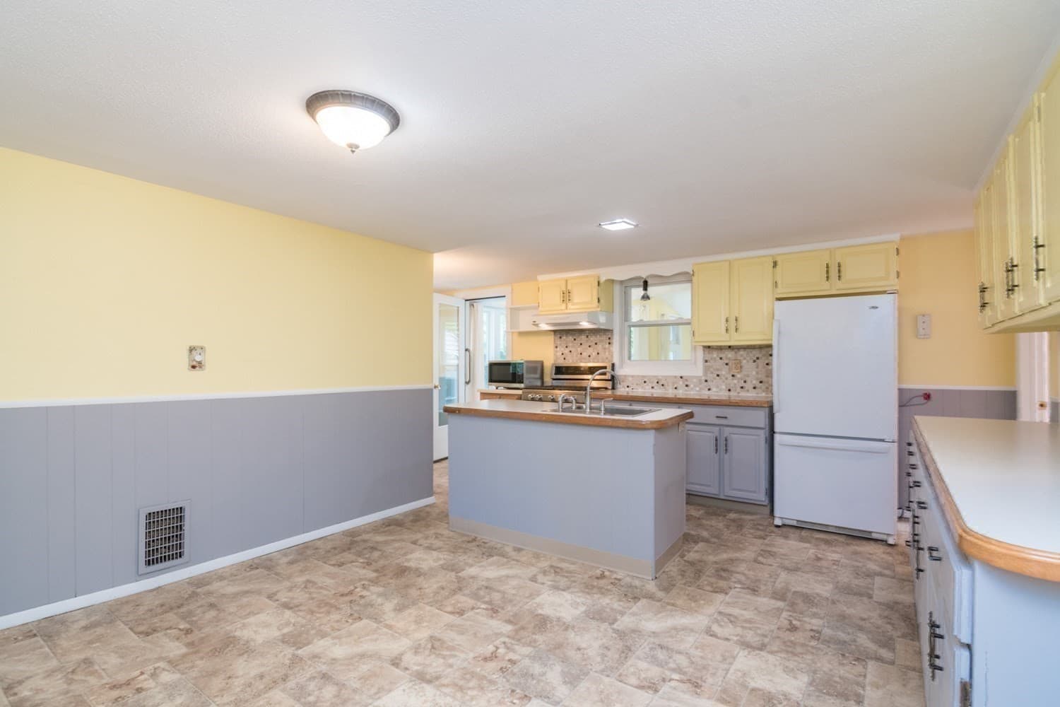 2 Family - 2 Units Up/Down at 59 North St, Northampton MA 01060, Northampton, photo 15 of 42