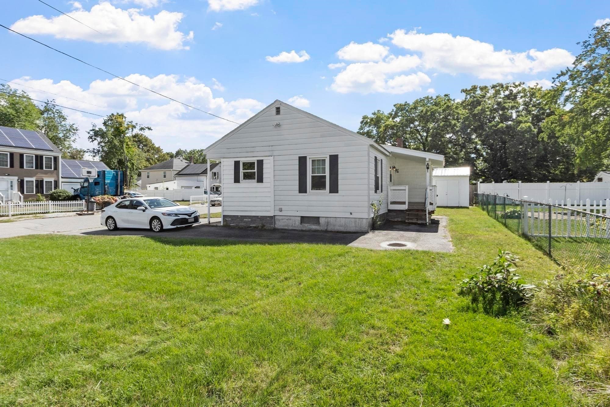 Single Family Residence at 173 Tenth St, Leominster MA 01453, Leominster, photo 7 of 35