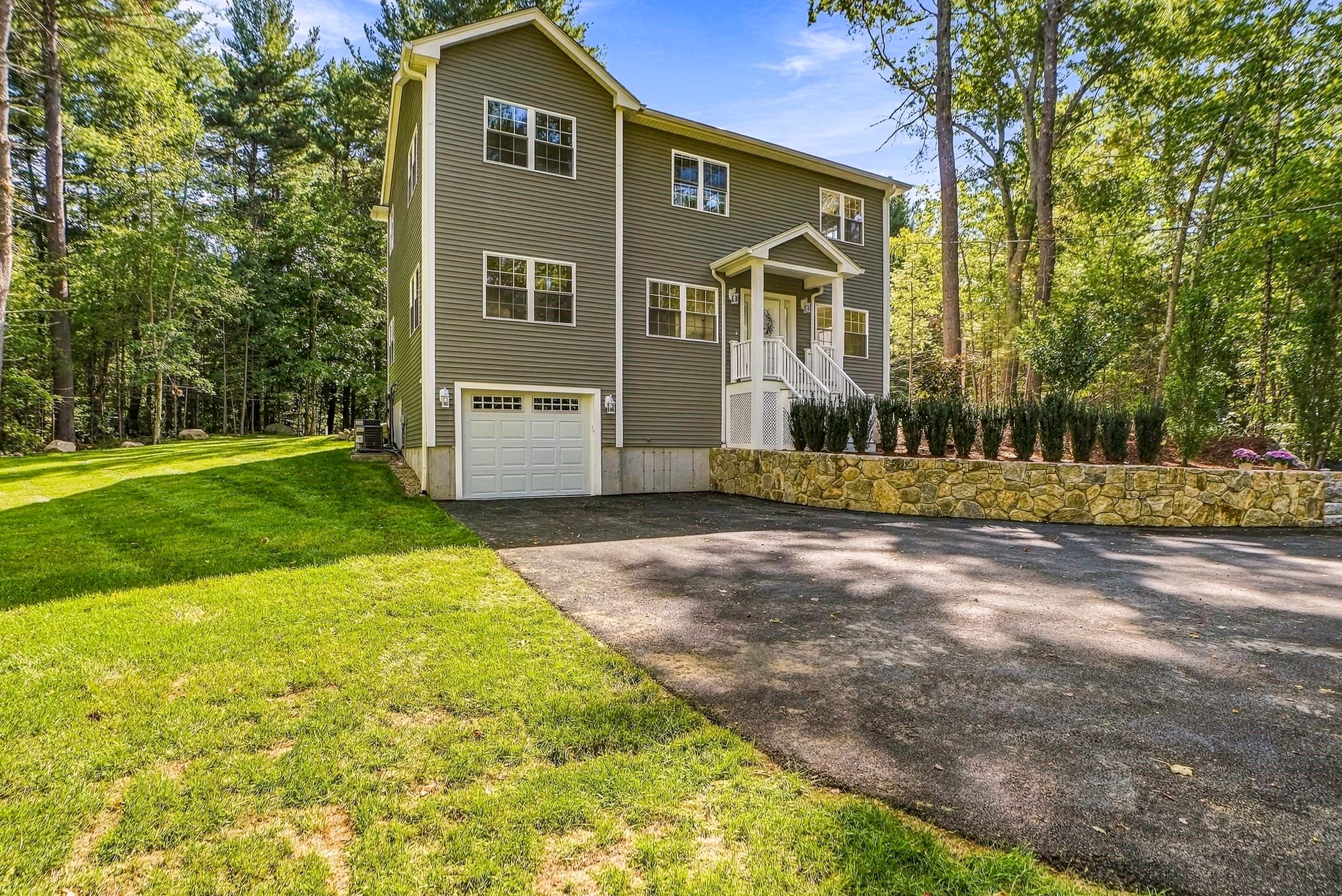 91 High, Upton MA 01568