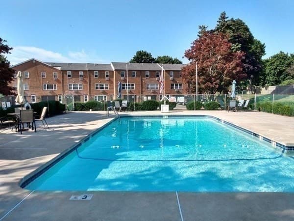 Condominium at 72 E Water St # 72, North Andover MA 01845, North Andover, photo 27 of 34