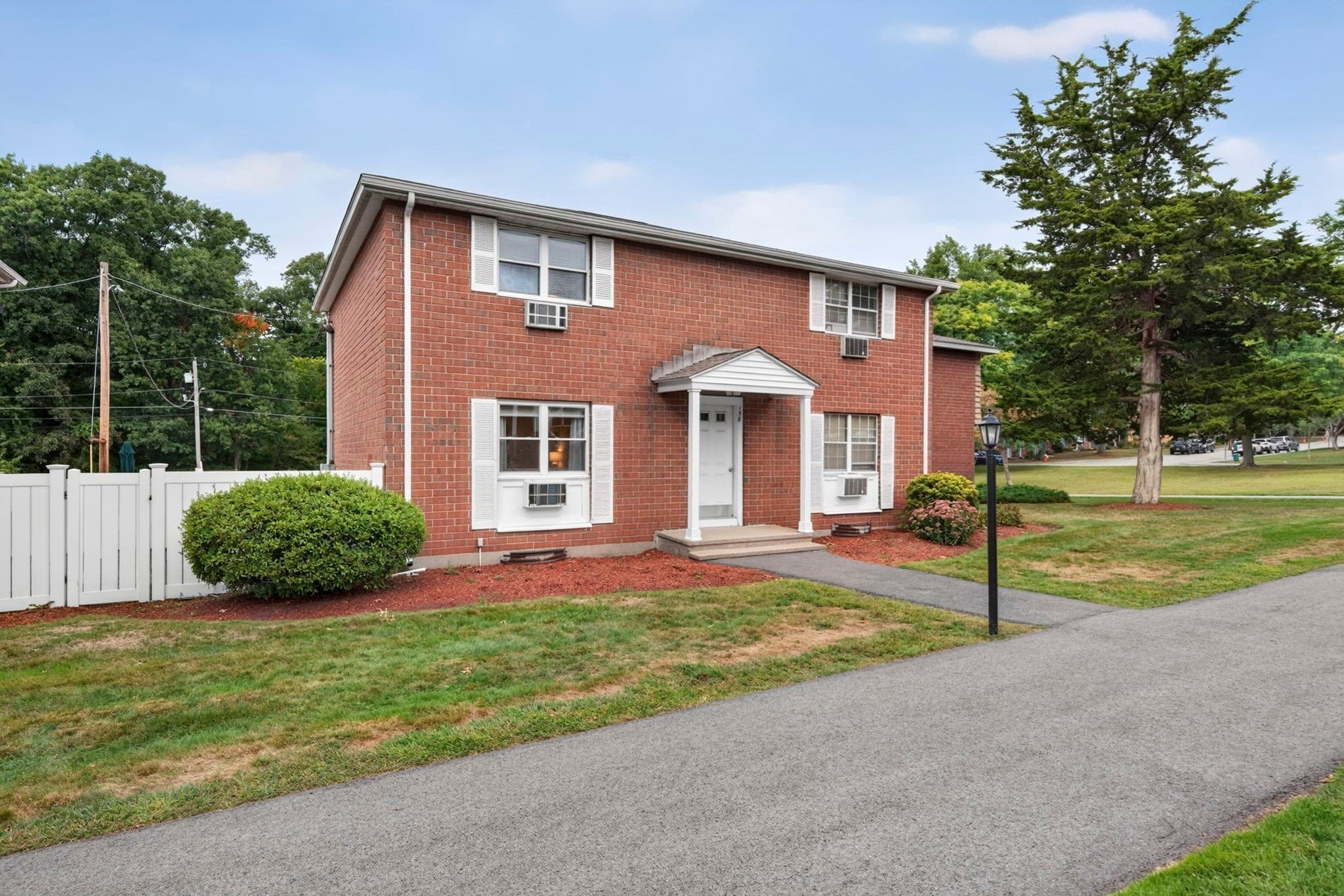 Condominium at 156 Kingston St # 156, North Andover MA 01845, North Andover, photo 2 of 33
