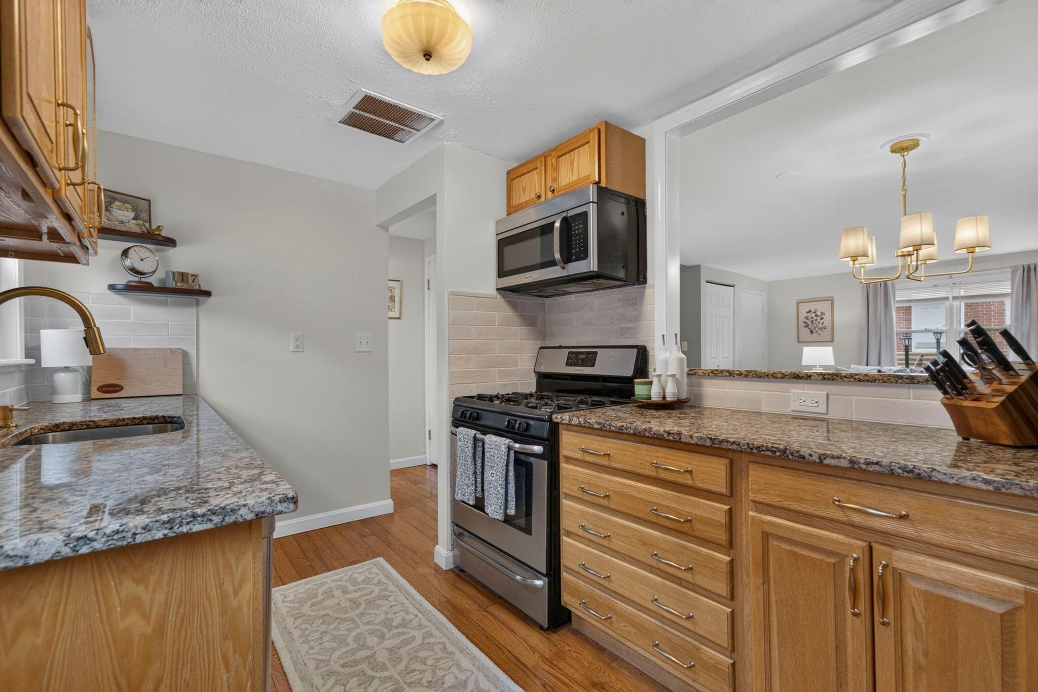 Condominium at 156 Kingston St # 156, North Andover MA 01845, North Andover, photo 9 of 33